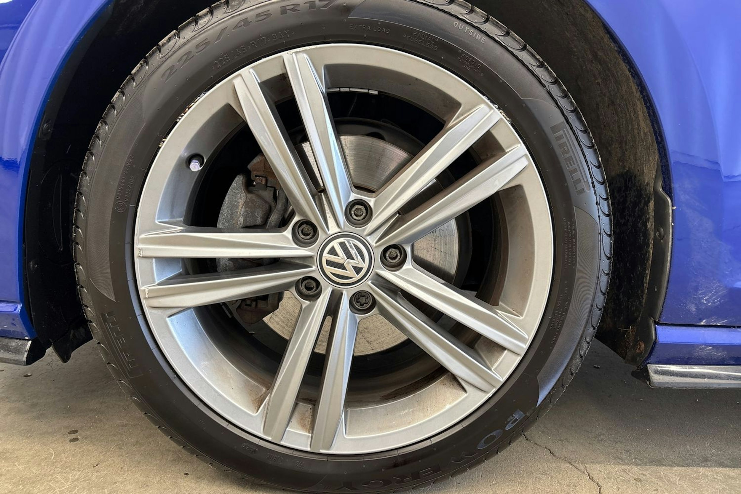 sininen Volkswagen Golf 2019 kuva 11.