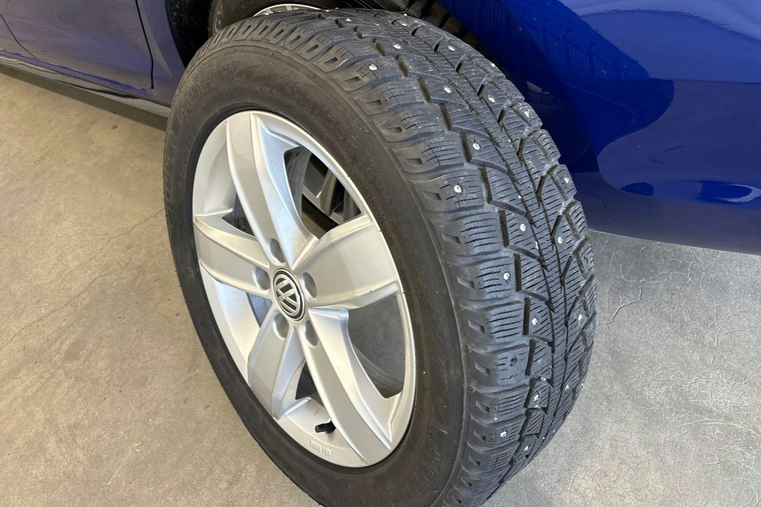 sininen Volkswagen Golf 2019 kuva 13.