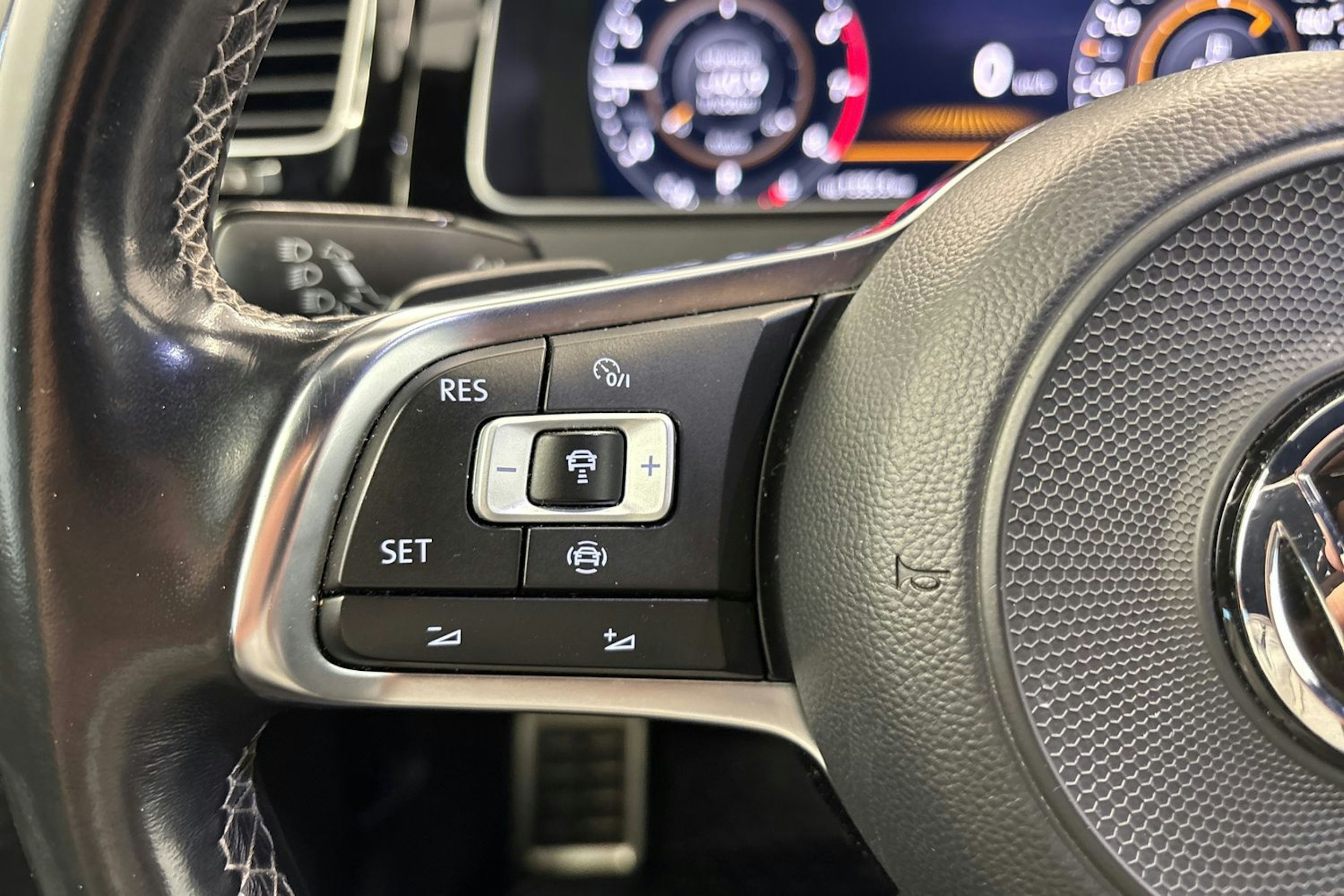 sininen Volkswagen Golf 2019 kuva 16.