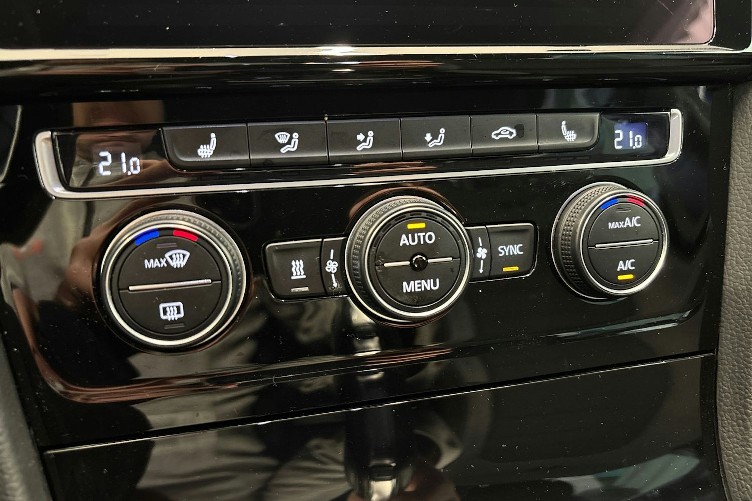 sininen Volkswagen Golf 2019 kuva 23.