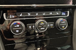 sininen Volkswagen Golf 2019 kuva 23.