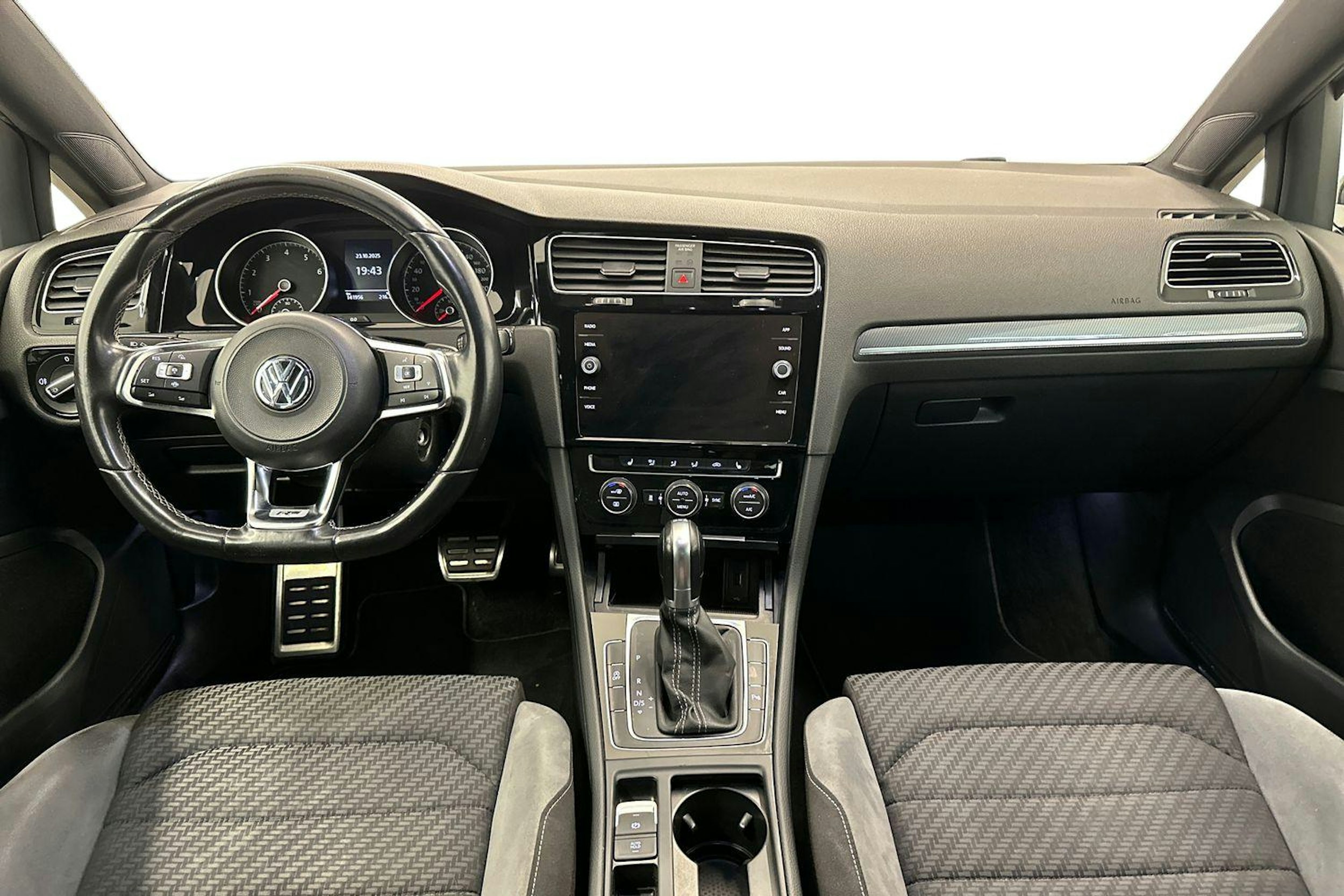 harmaa Volkswagen Golf 2019 kuva 9.