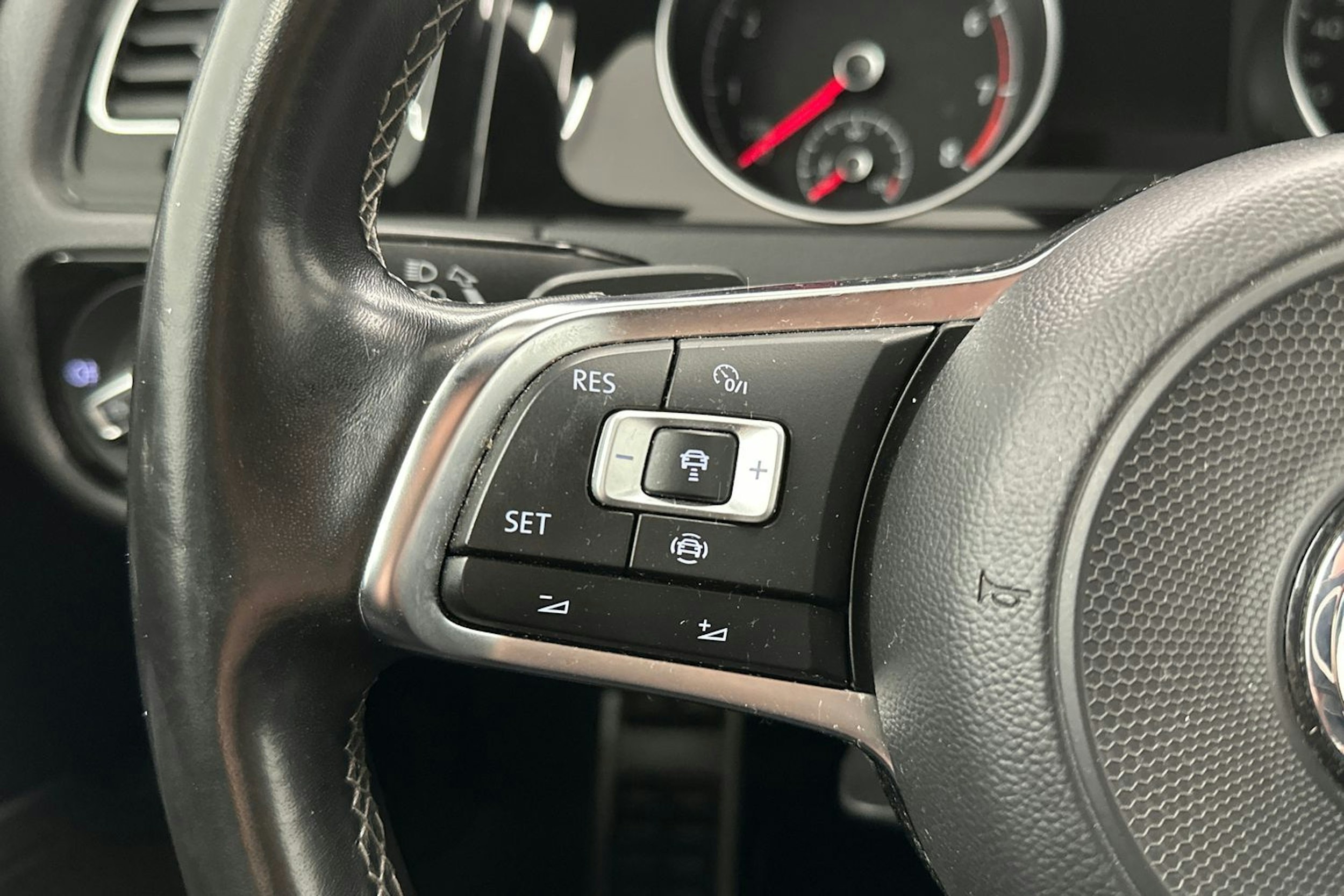 harmaa Volkswagen Golf 2019 kuva 15.