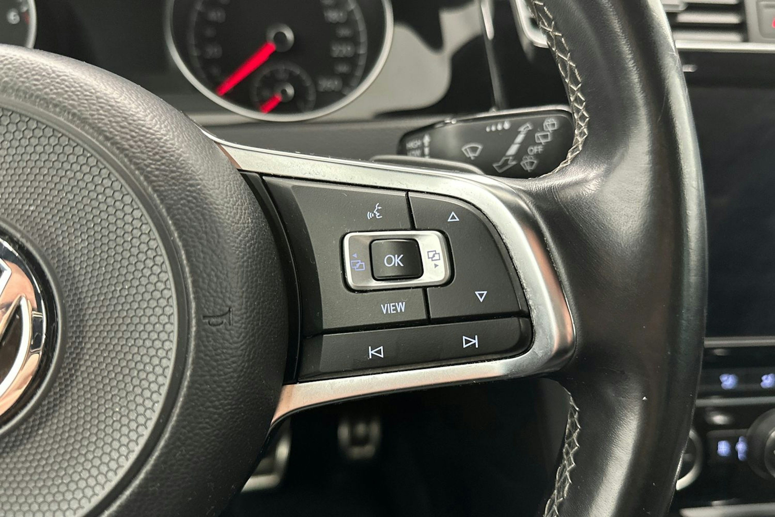 harmaa Volkswagen Golf 2019 kuva 16.