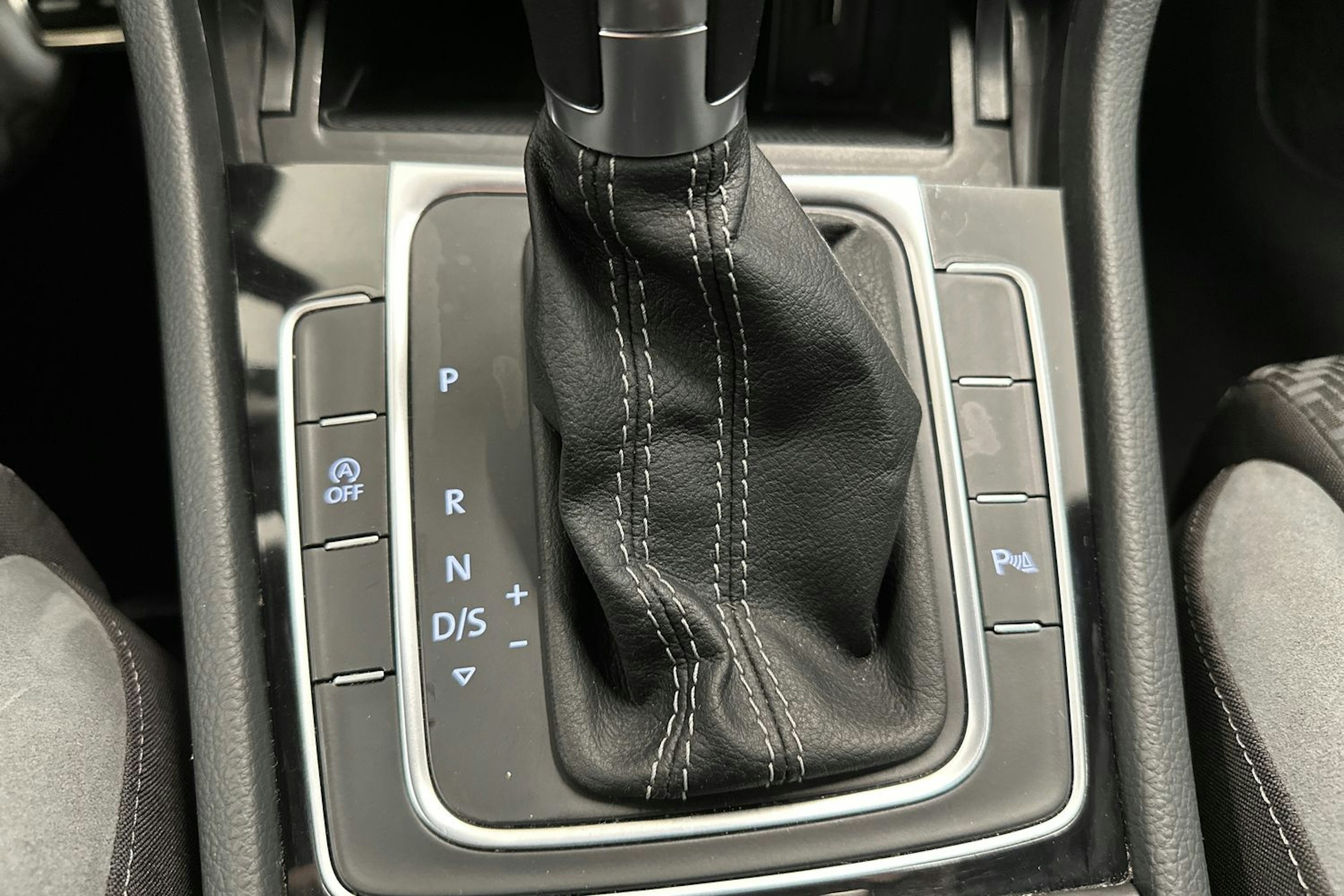 harmaa Volkswagen Golf 2019 kuva 26.