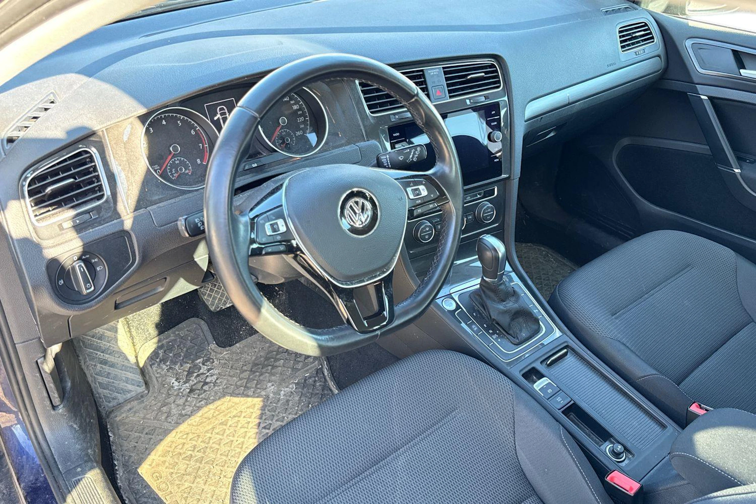 sininen Volkswagen Golf 2019 kuva 3.