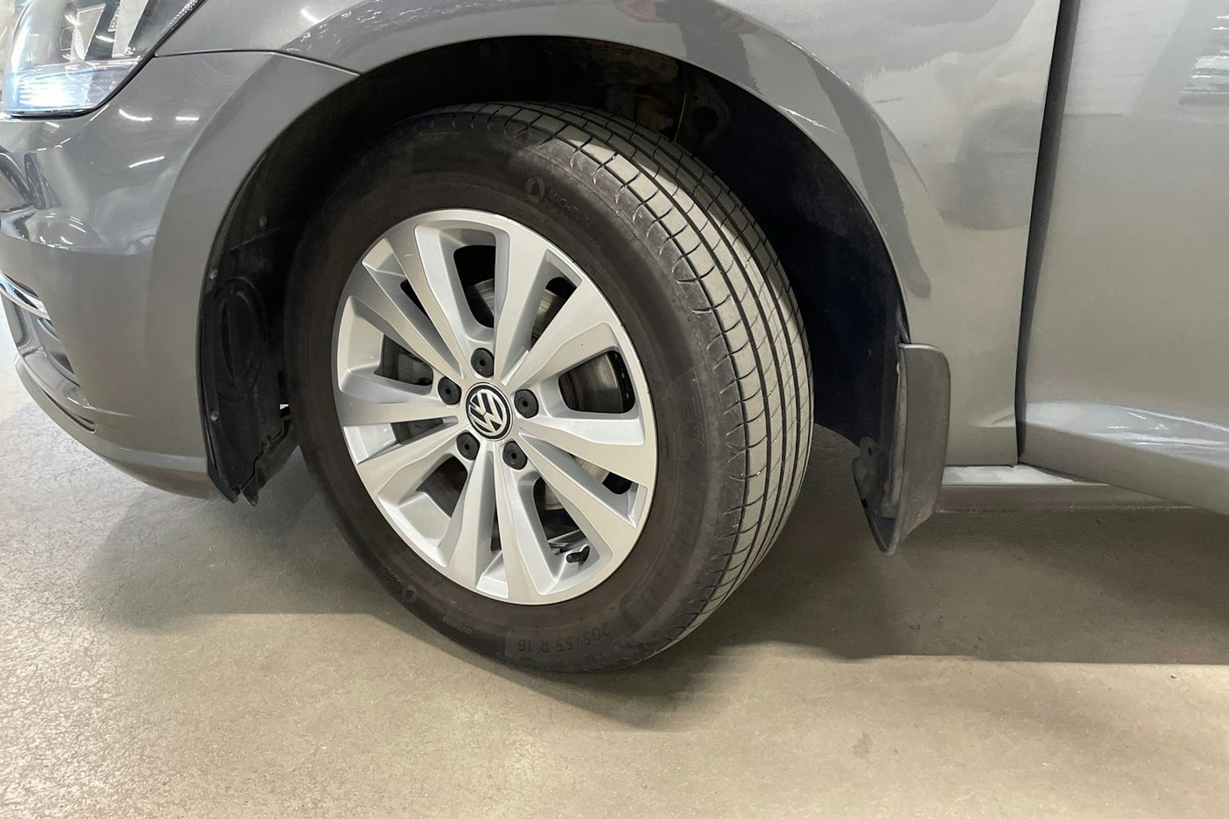 harmaa Volkswagen Golf 2019 kuva 13.