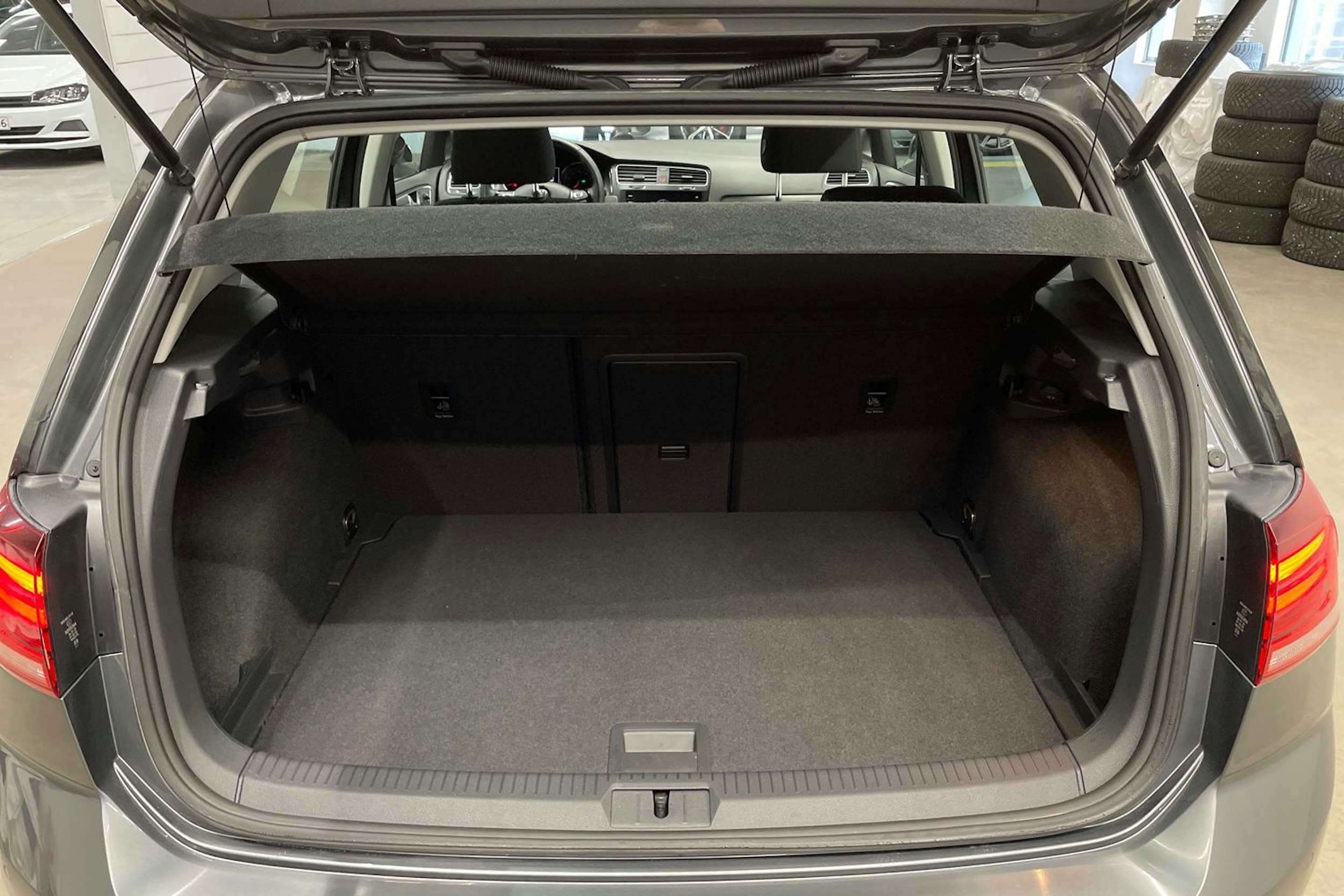 harmaa Volkswagen Golf 2019 kuva 14.