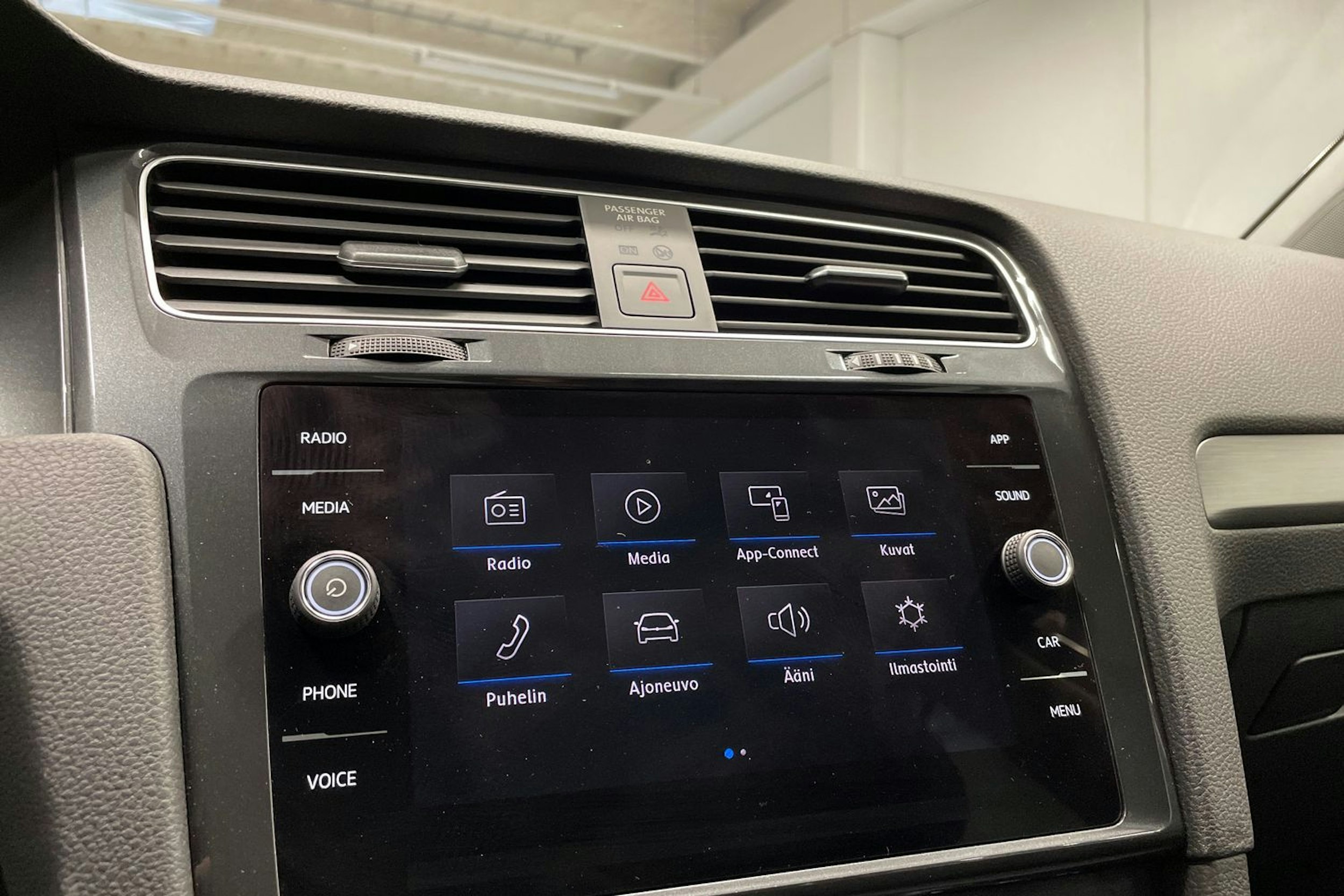 harmaa Volkswagen Golf 2019 kuva 16.