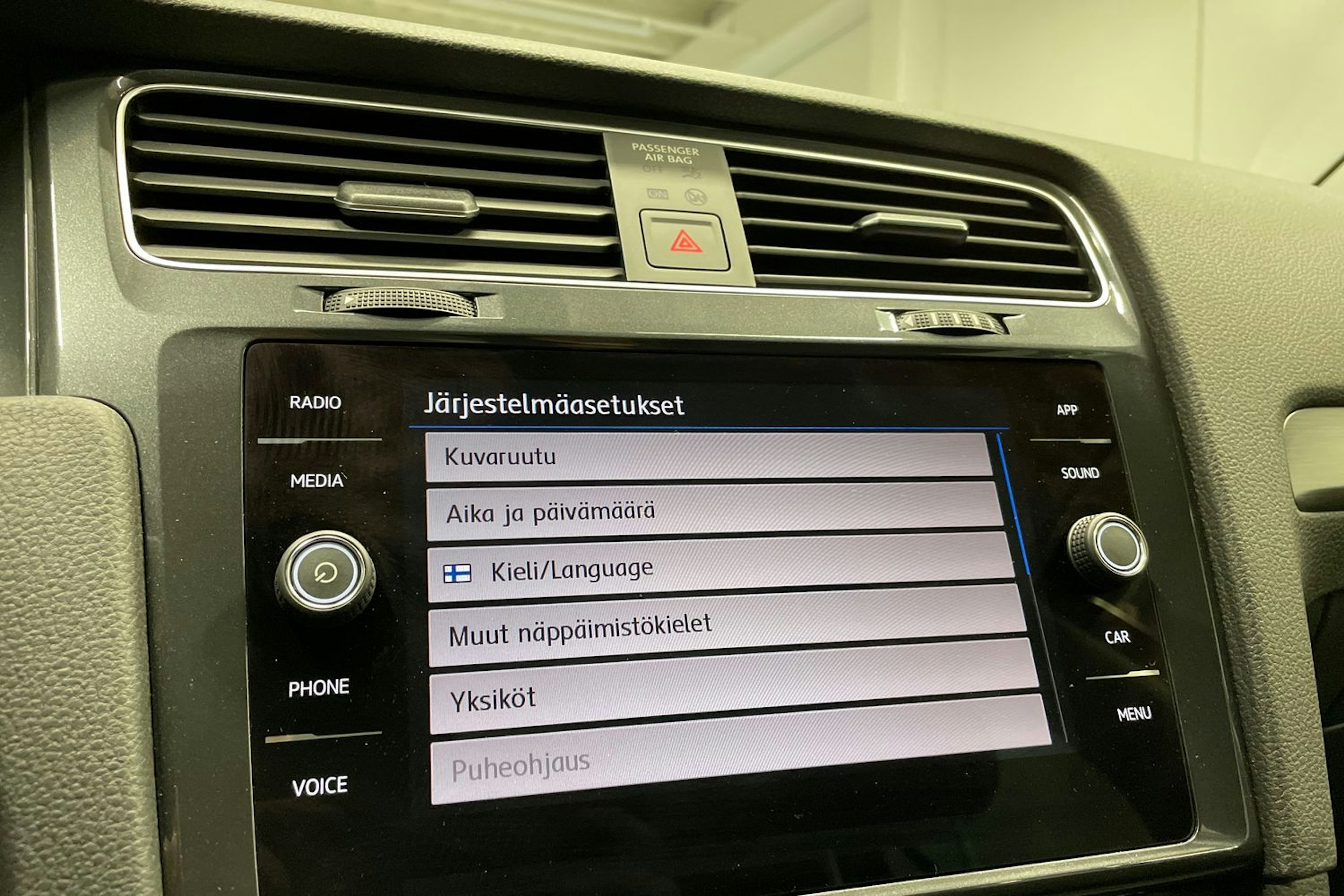 harmaa Volkswagen Golf 2019 kuva 17.