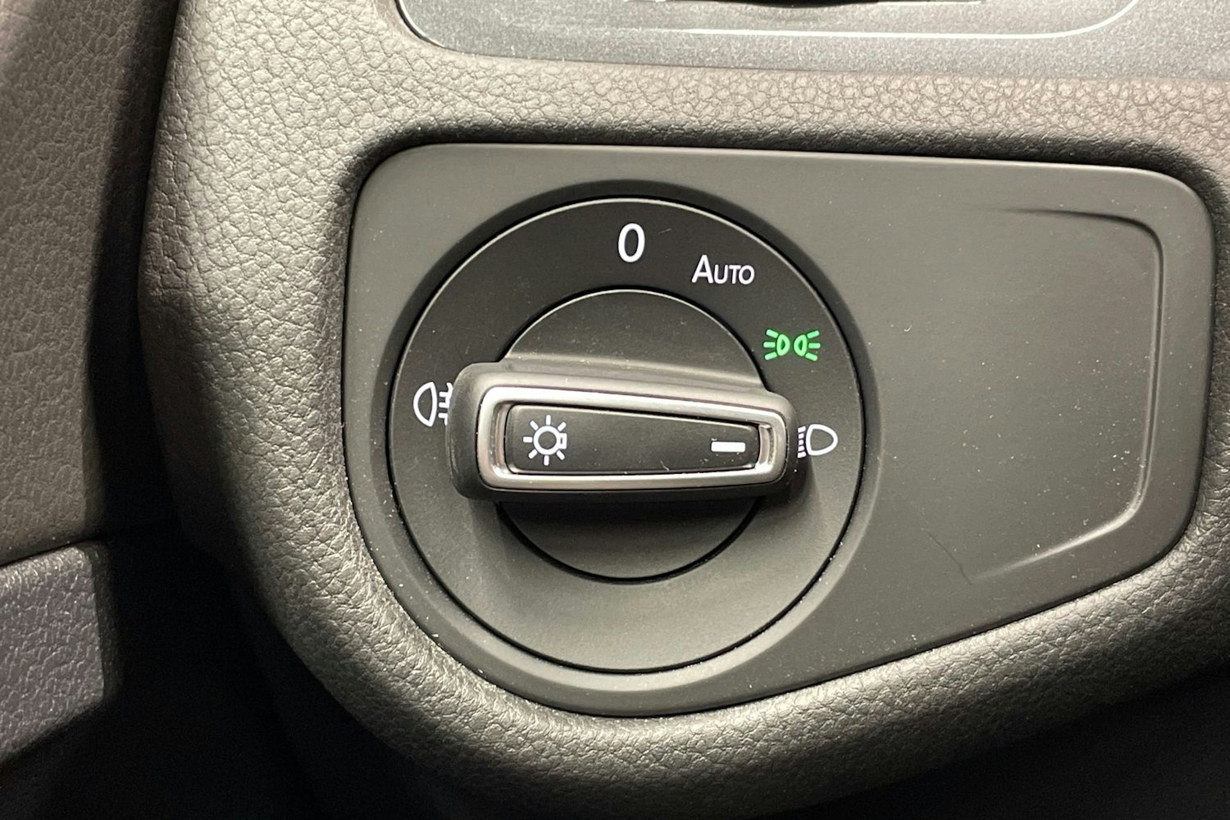 harmaa Volkswagen Golf 2019 kuva 21.