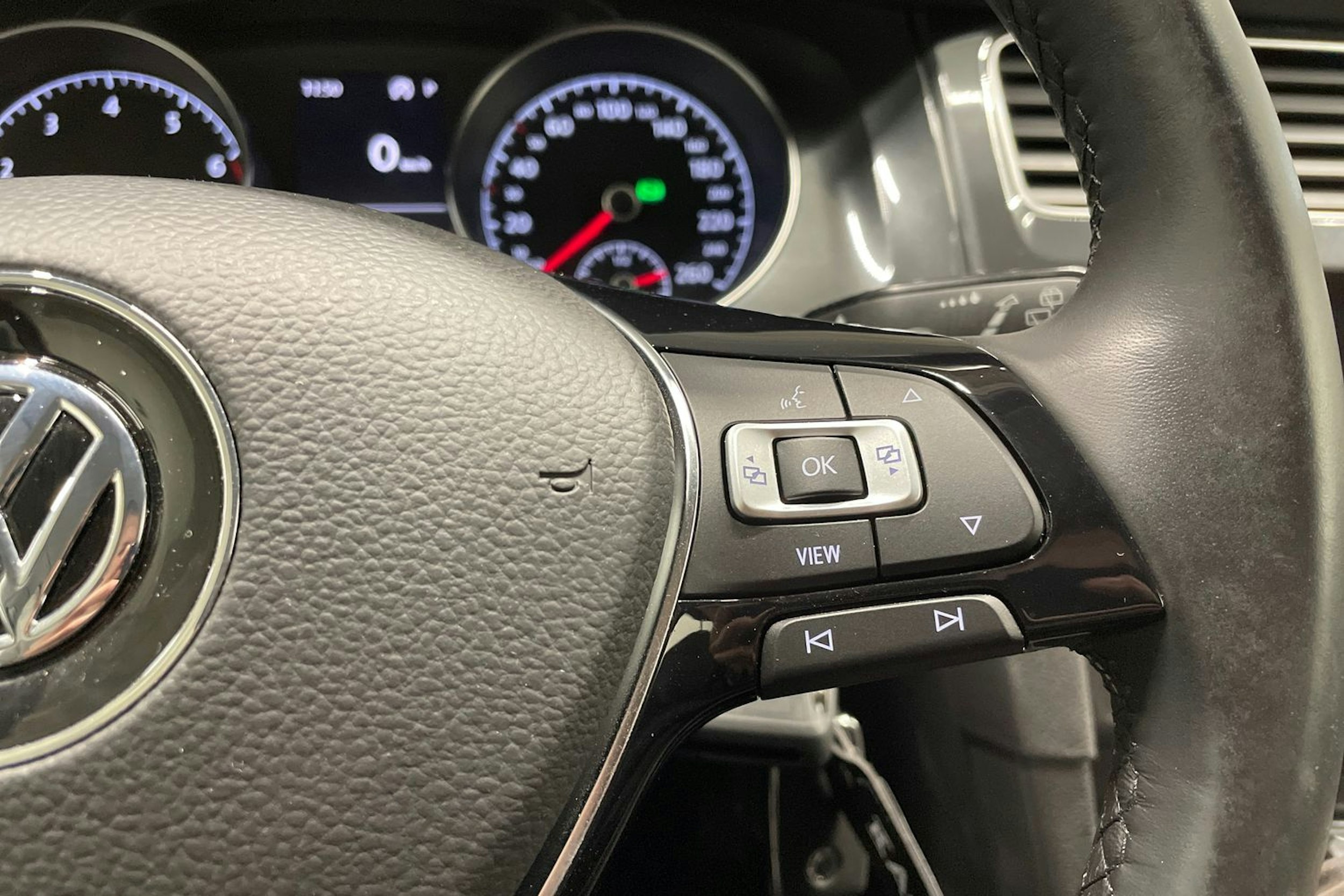 harmaa Volkswagen Golf 2019 kuva 23.