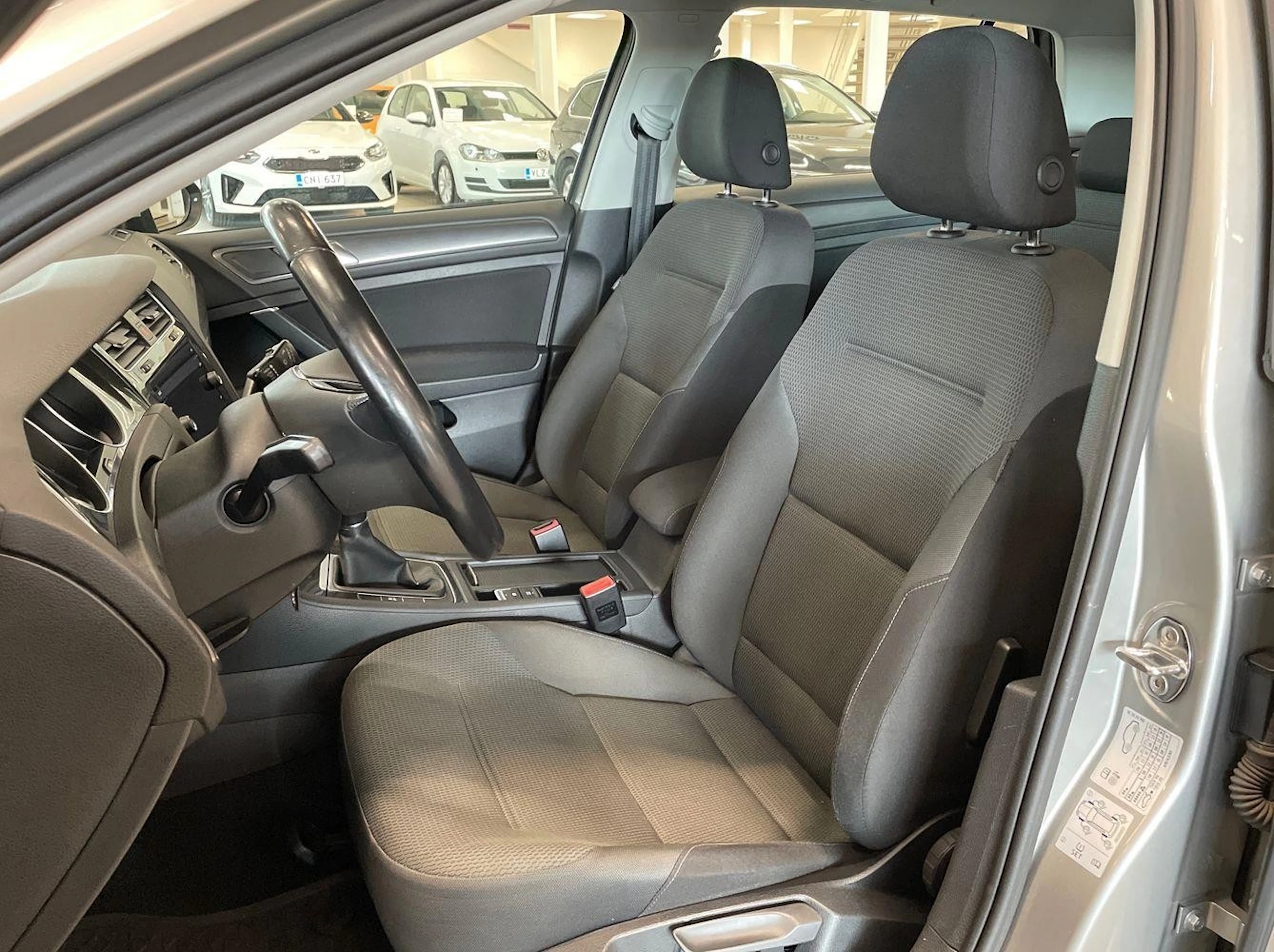 harmaa Volkswagen Golf 2019 kuva 11.