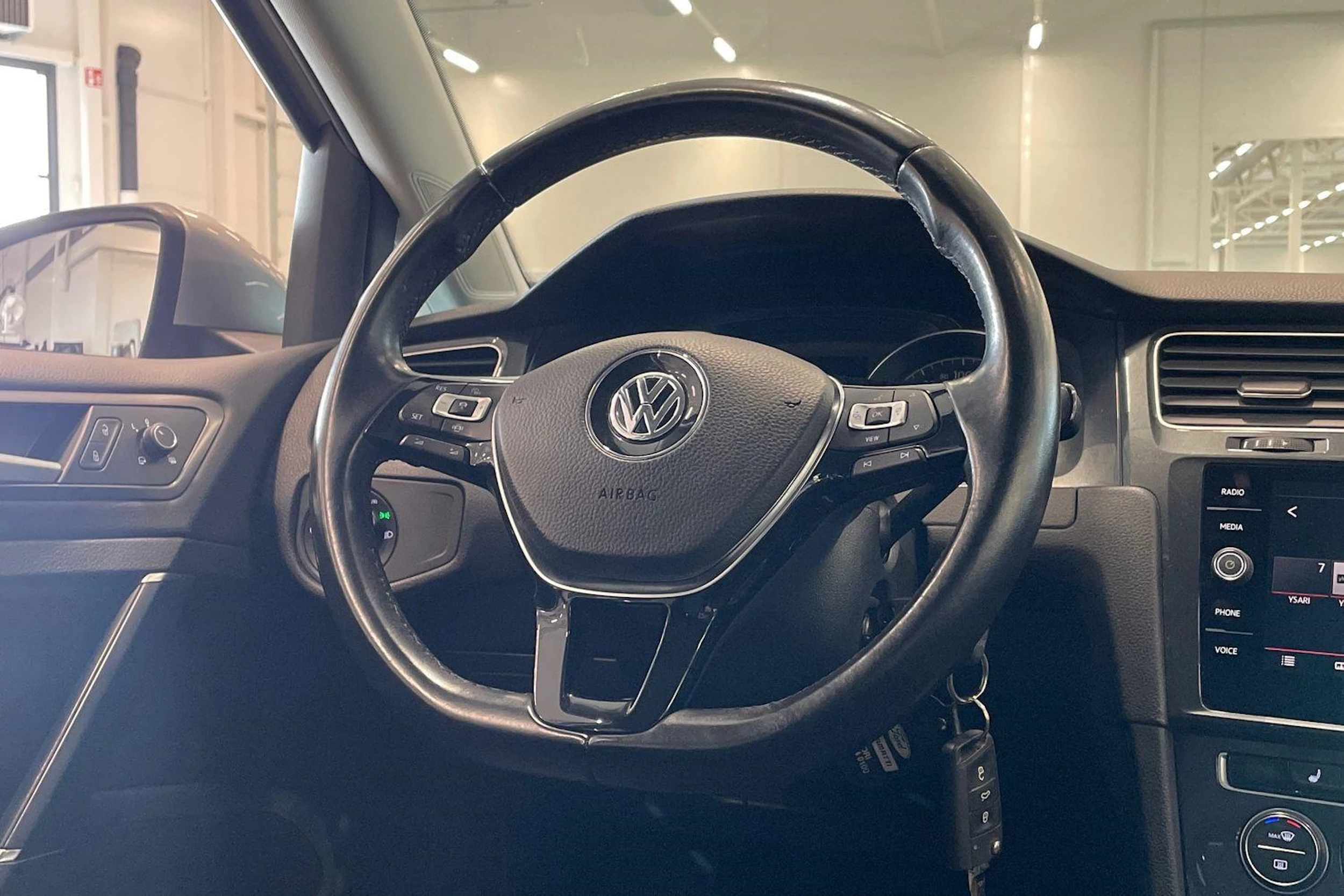 harmaa Volkswagen Golf 2019 kuva 12.