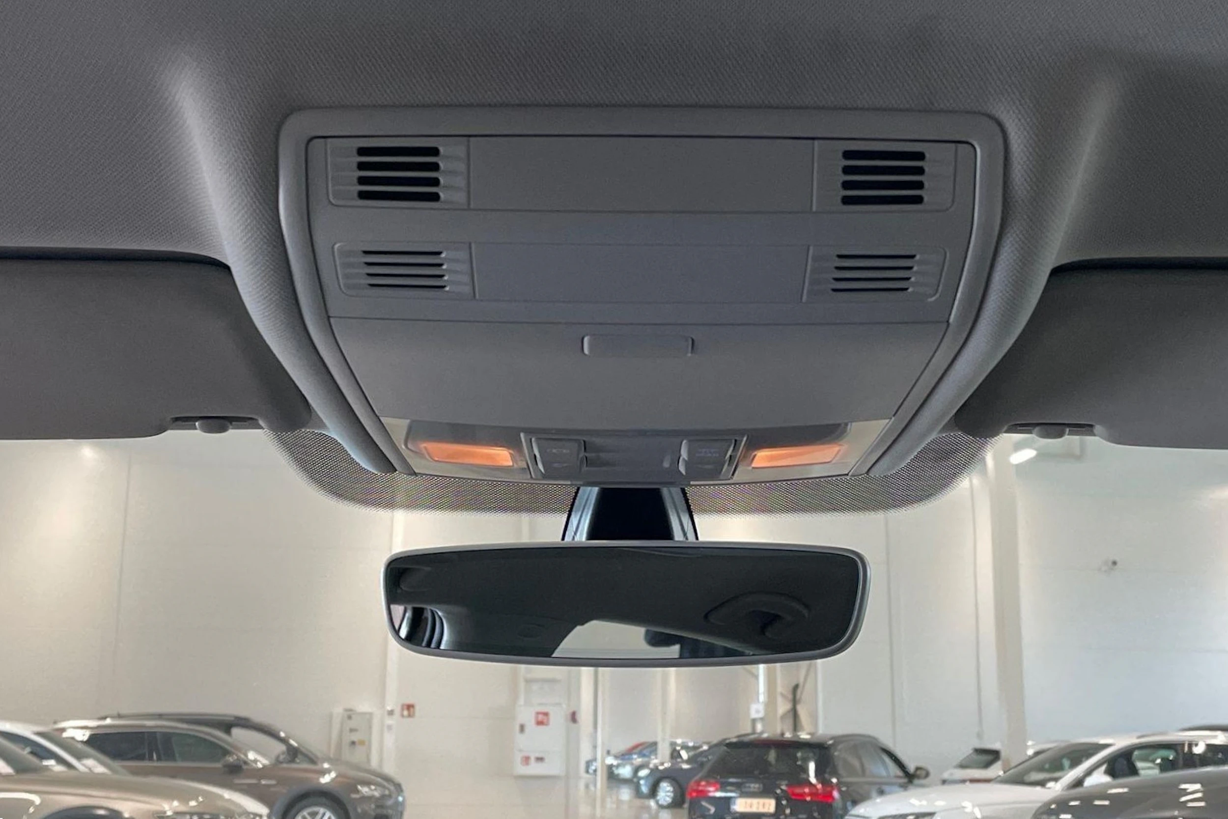 harmaa Volkswagen Golf 2019 kuva 16.