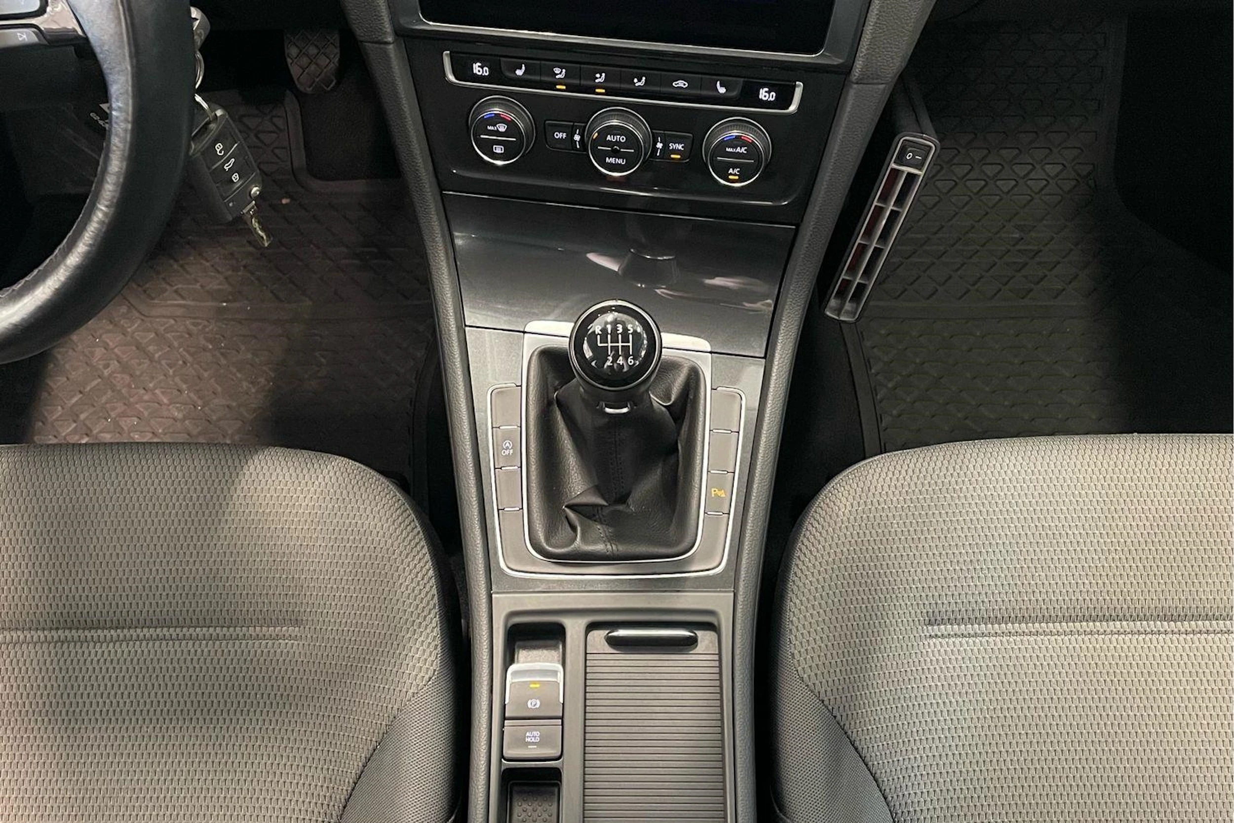 harmaa Volkswagen Golf 2019 kuva 23.