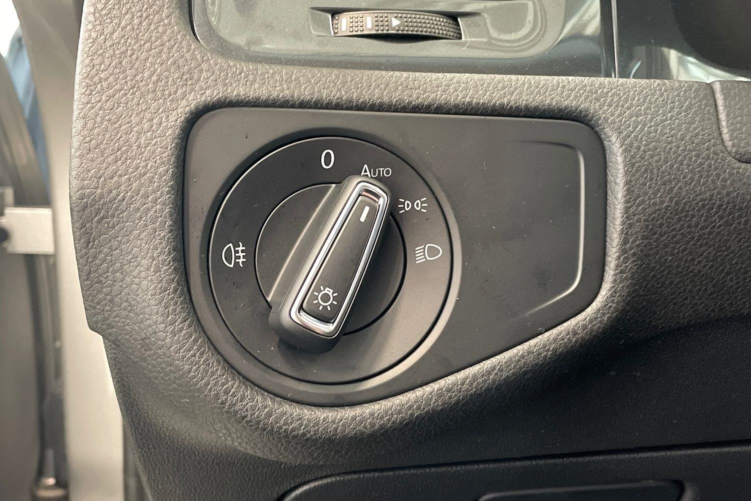 harmaa Volkswagen Golf 2019 kuva 24.