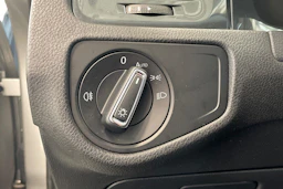 harmaa Volkswagen Golf 2019 kuva 24.