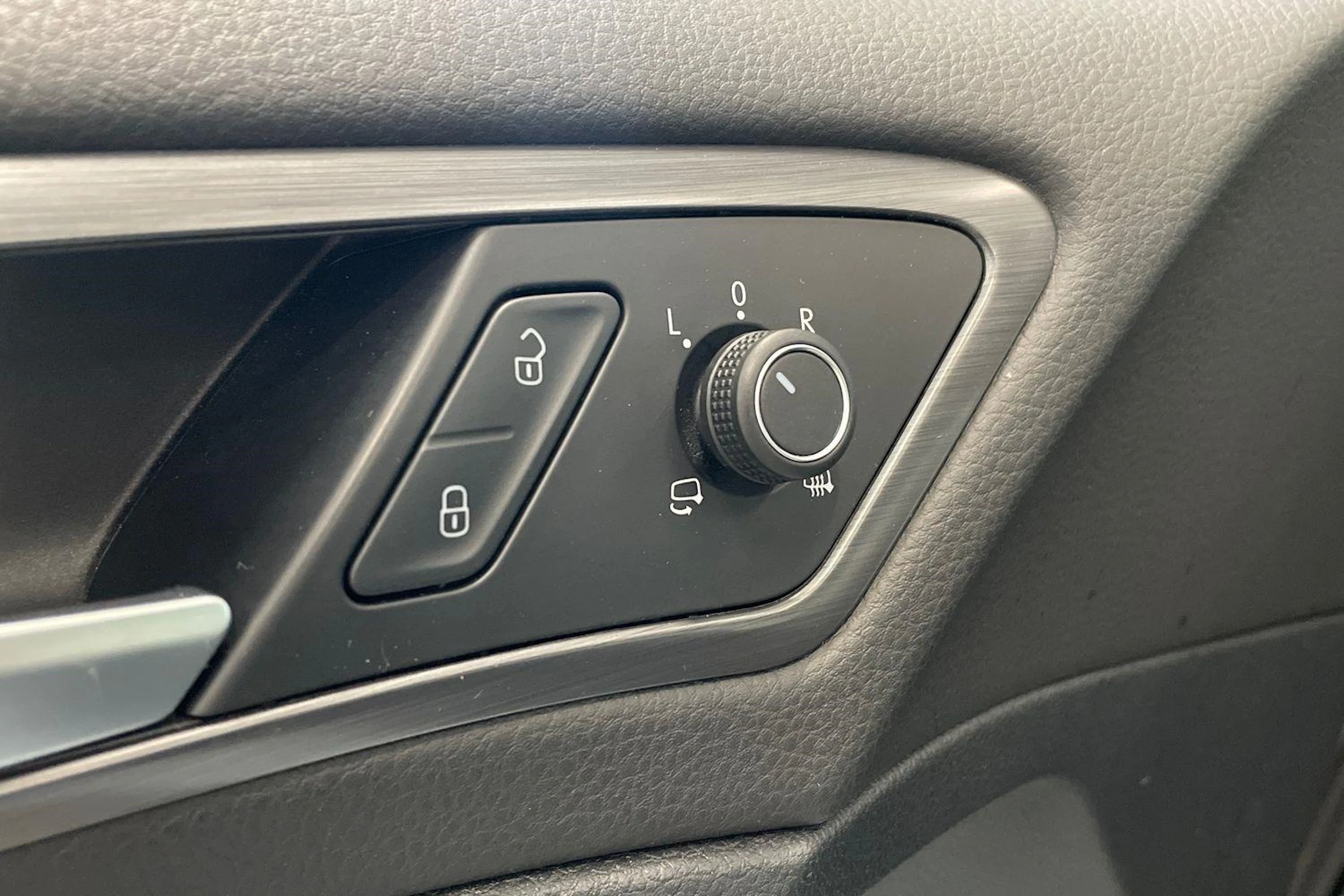 harmaa Volkswagen Golf 2019 kuva 25.