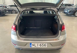 harmaa Volkswagen Golf 2019 kuva 27.
