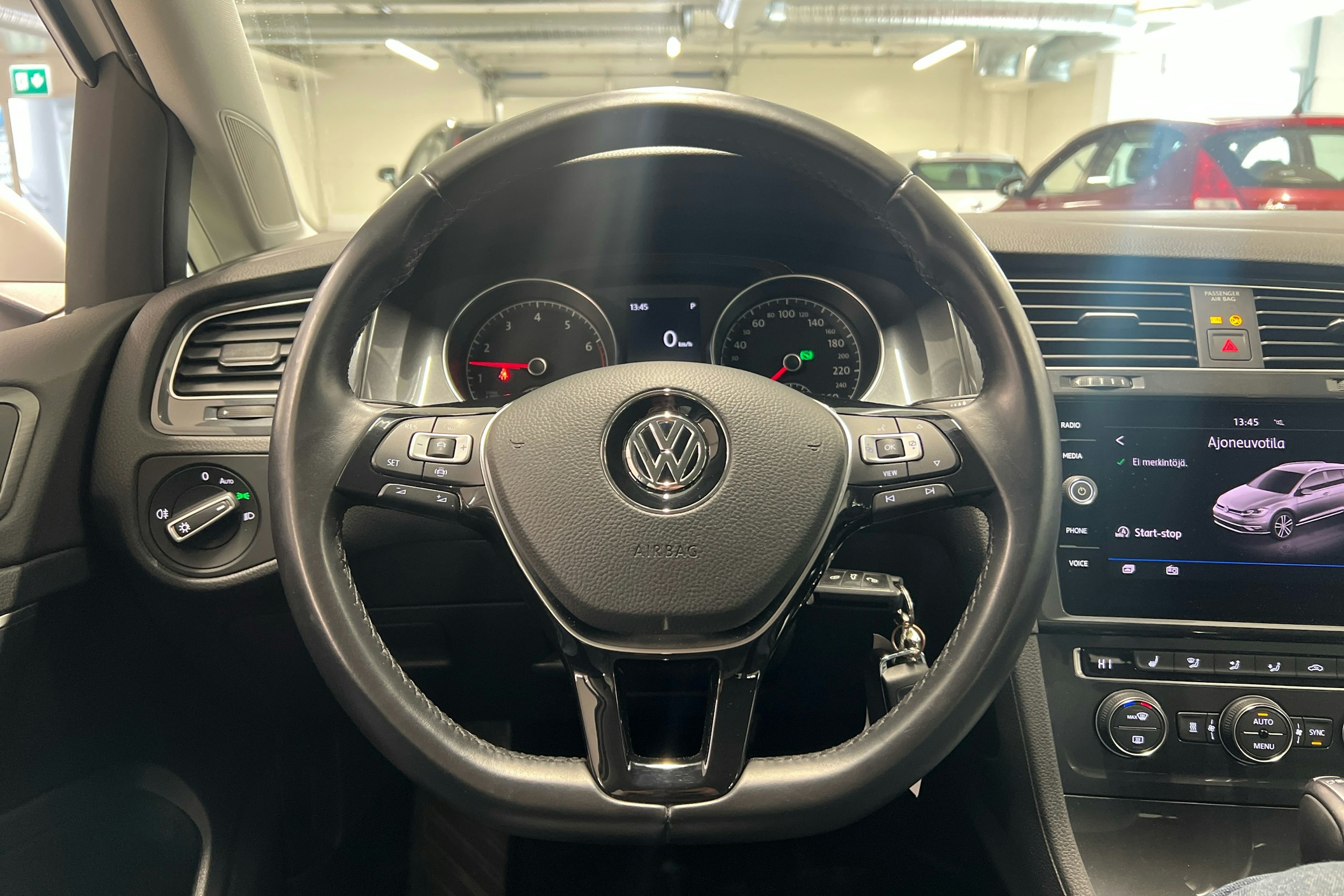 valkoinen Volkswagen Golf 2019 kuva 11.