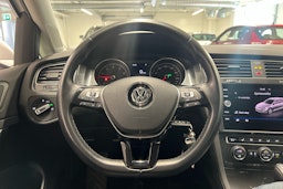 valkoinen Volkswagen Golf 2019 kuva 11.