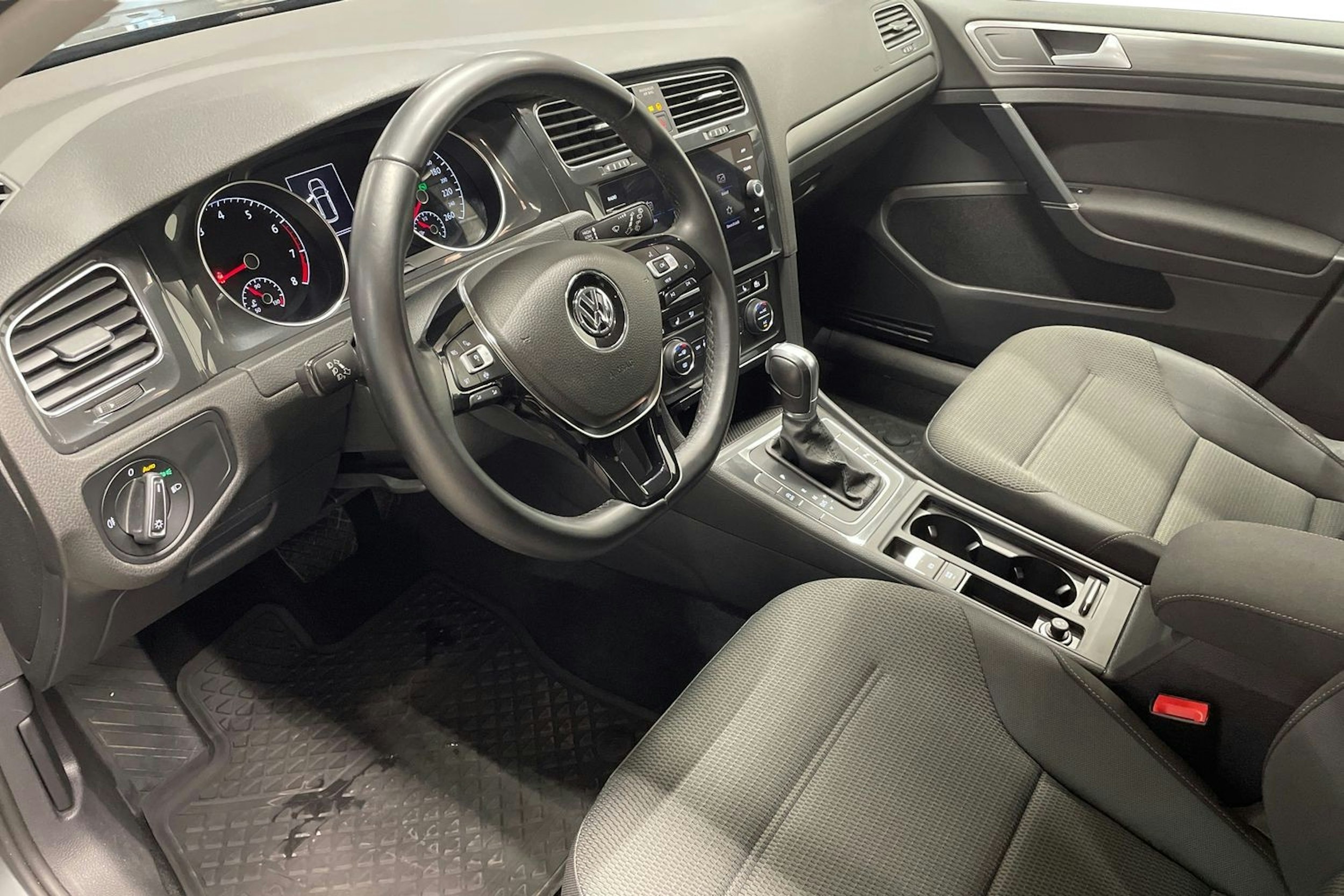 harmaa Volkswagen Golf 2019 kuva 7.