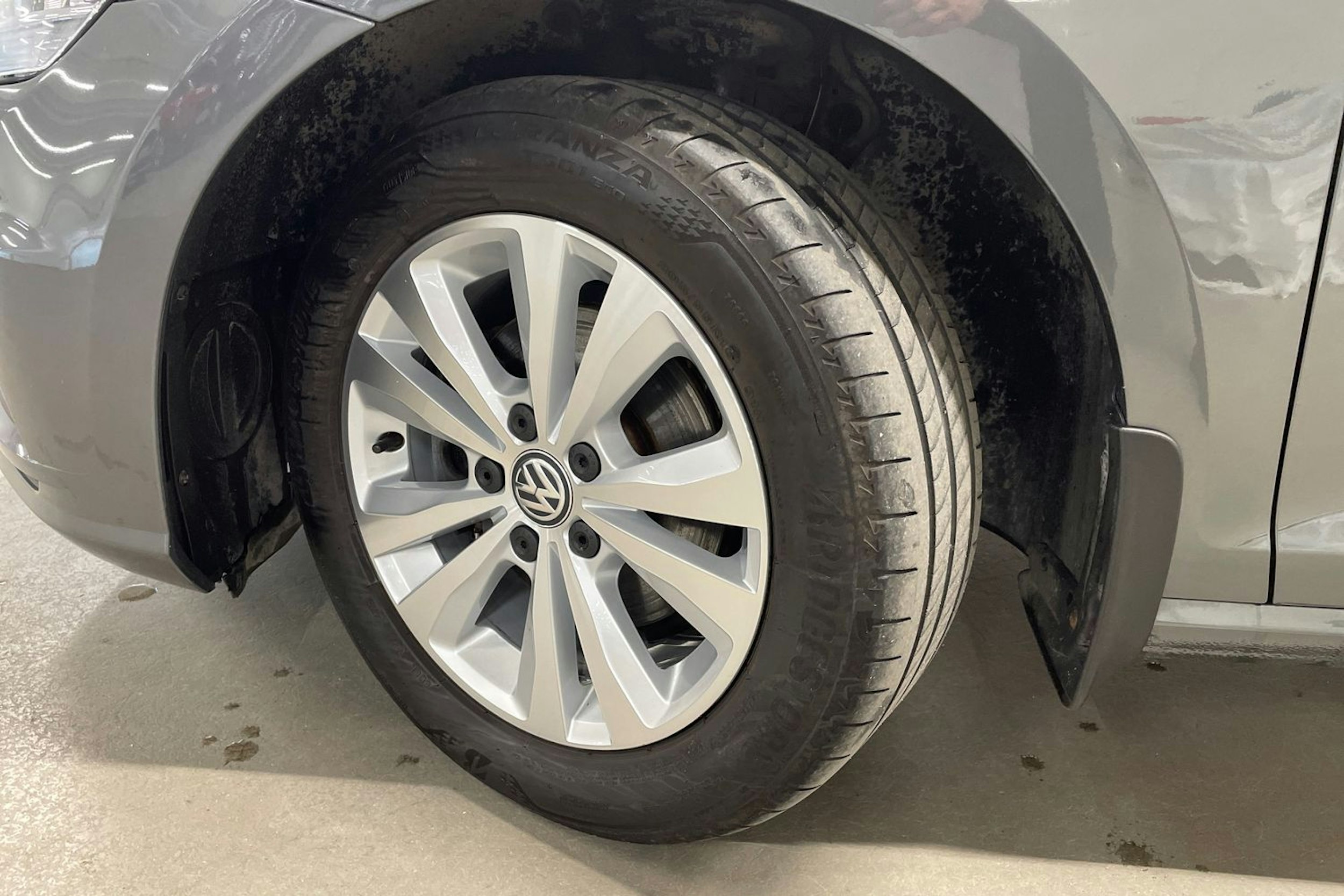 harmaa Volkswagen Golf 2019 kuva 13.
