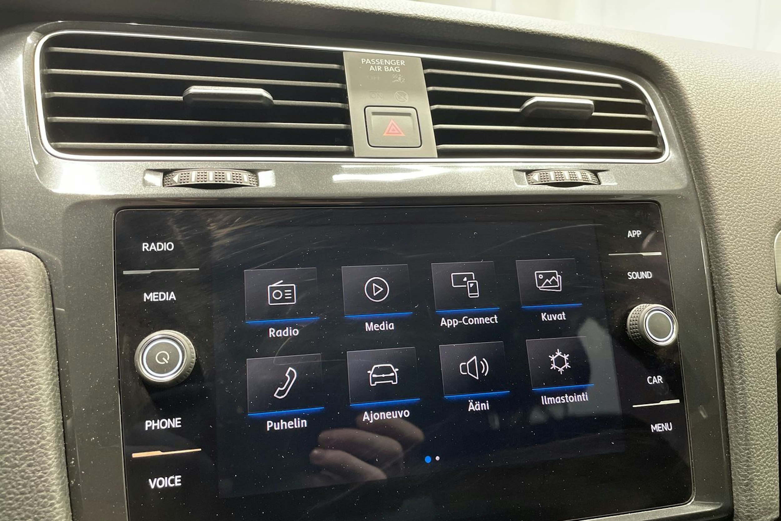 harmaa Volkswagen Golf 2019 kuva 16.