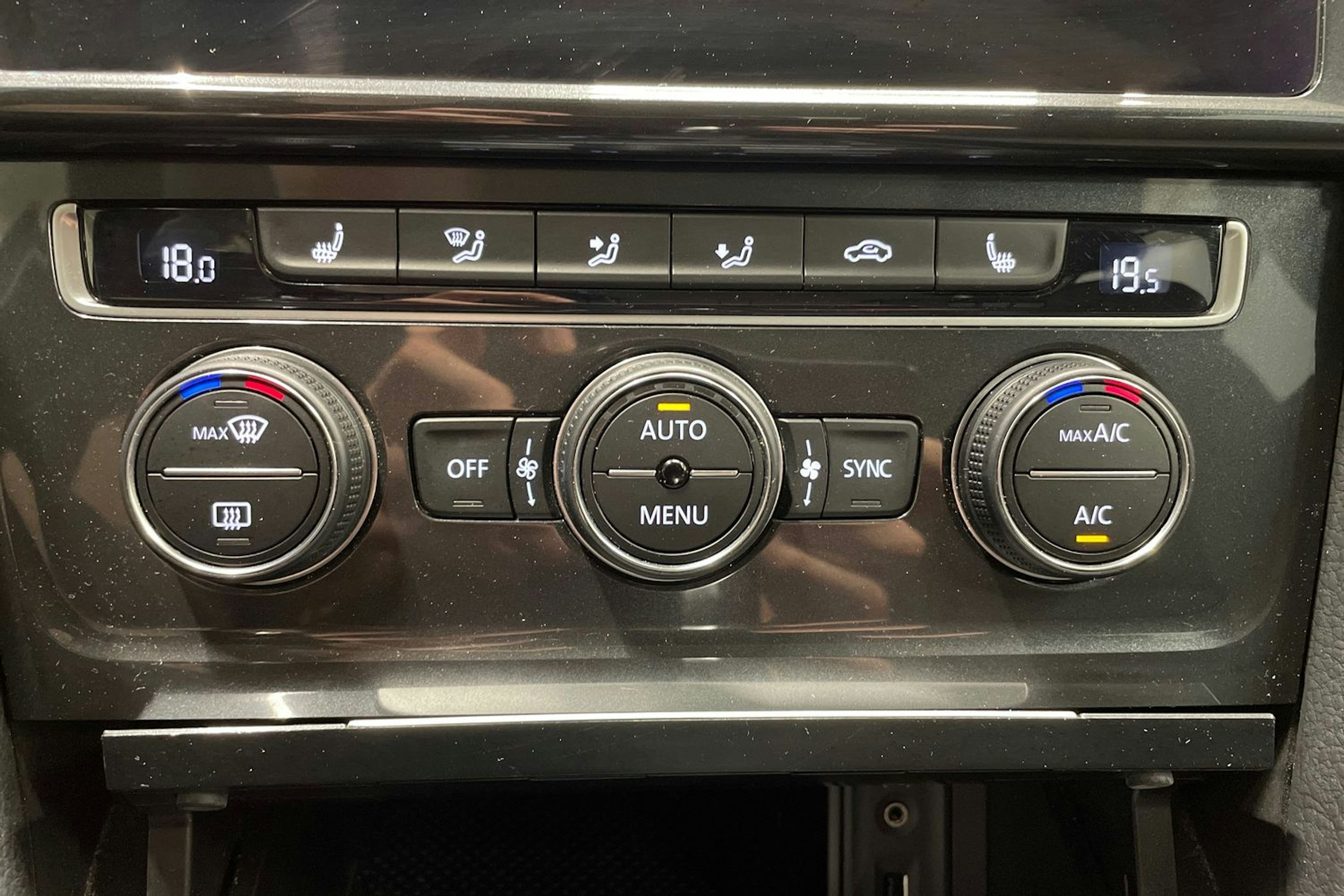 harmaa Volkswagen Golf 2019 kuva 19.