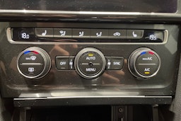 harmaa Volkswagen Golf 2019 kuva 19.