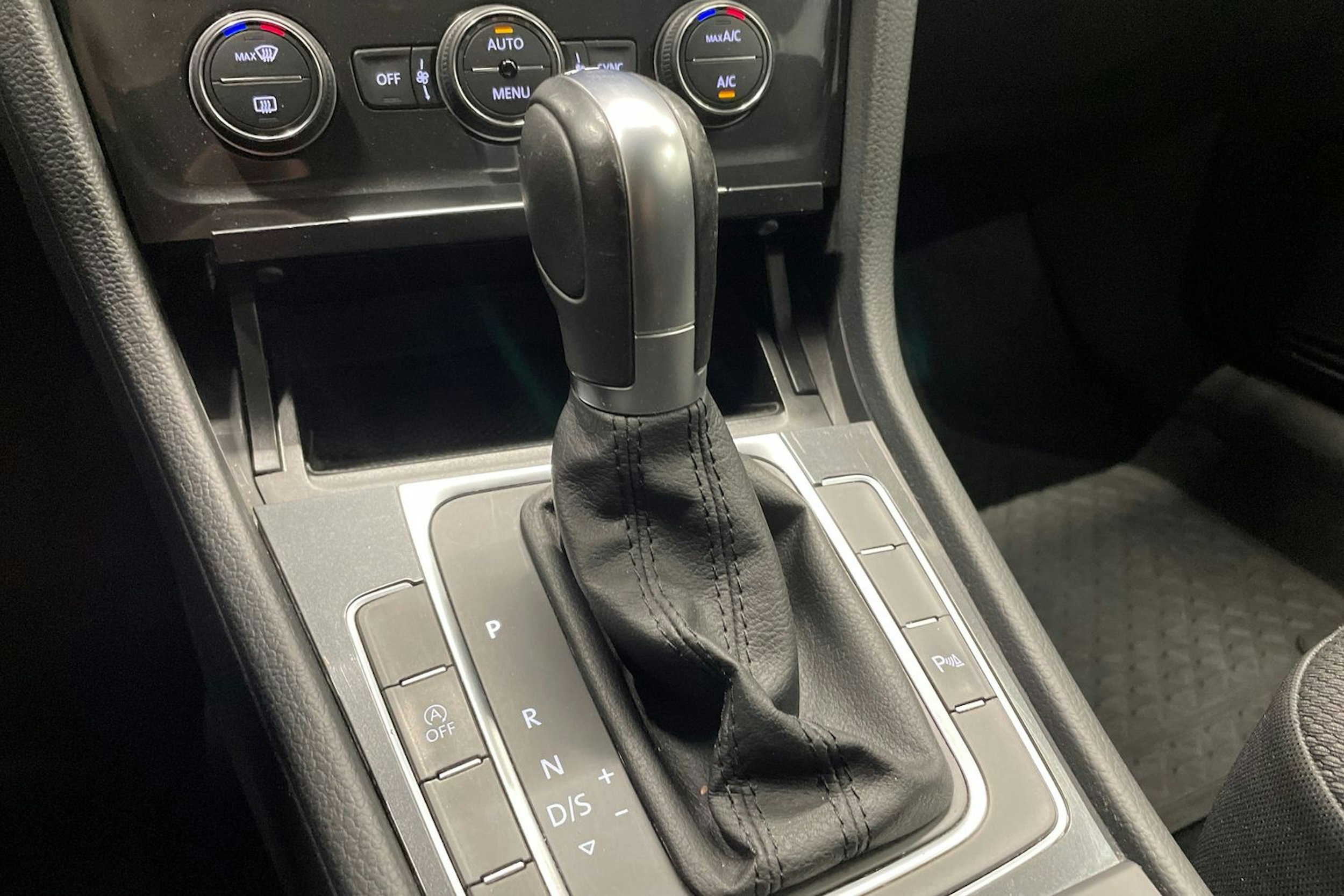 harmaa Volkswagen Golf 2019 kuva 20.