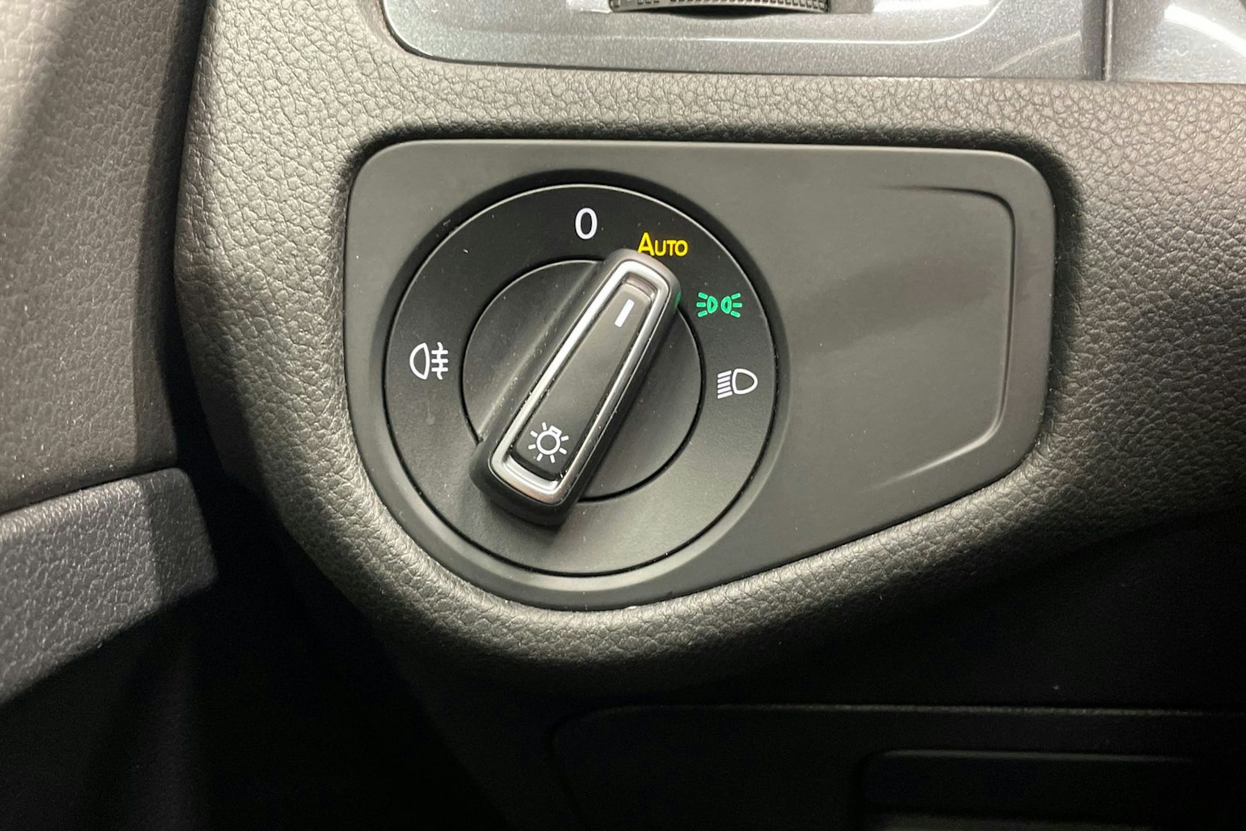 harmaa Volkswagen Golf 2019 kuva 22.
