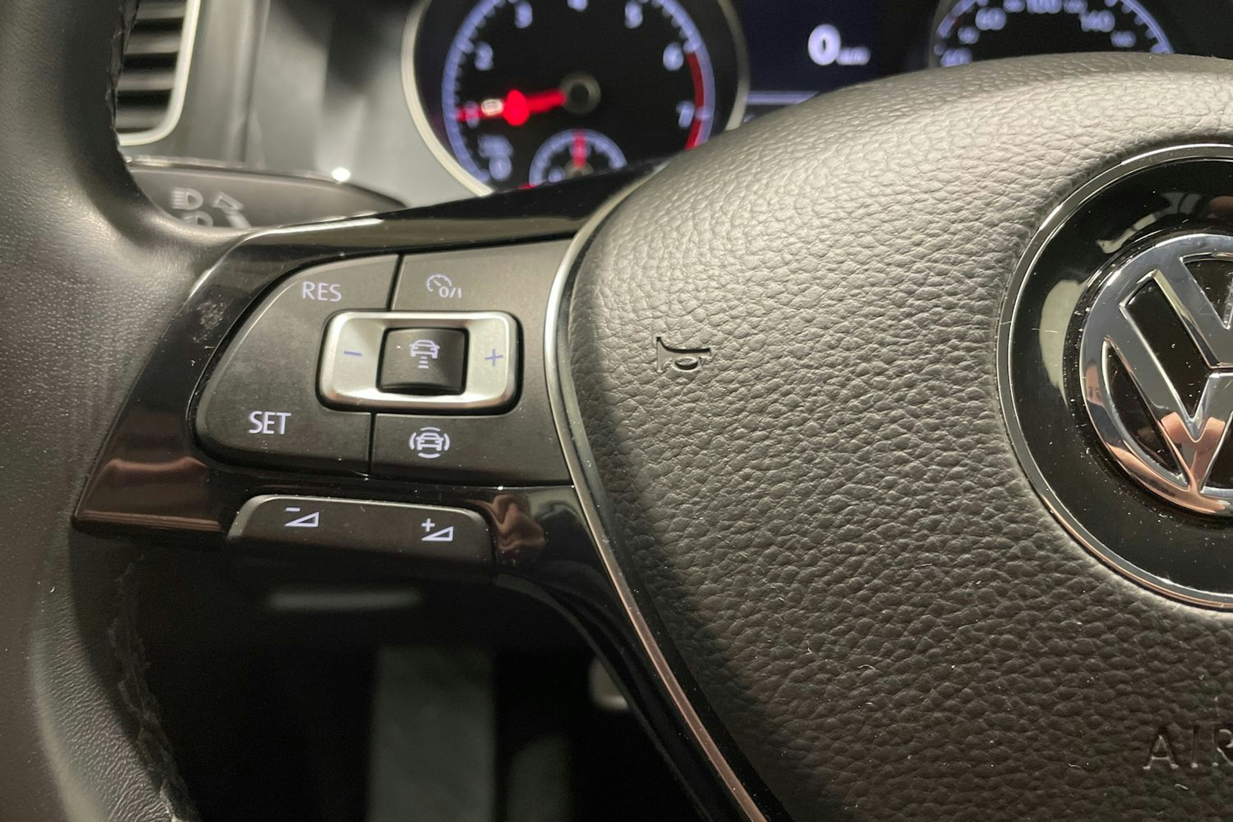 harmaa Volkswagen Golf 2019 kuva 24.