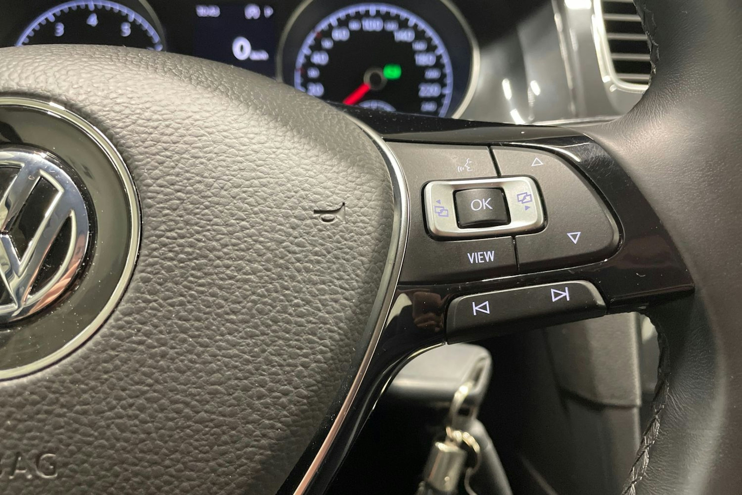 harmaa Volkswagen Golf 2019 kuva 25.