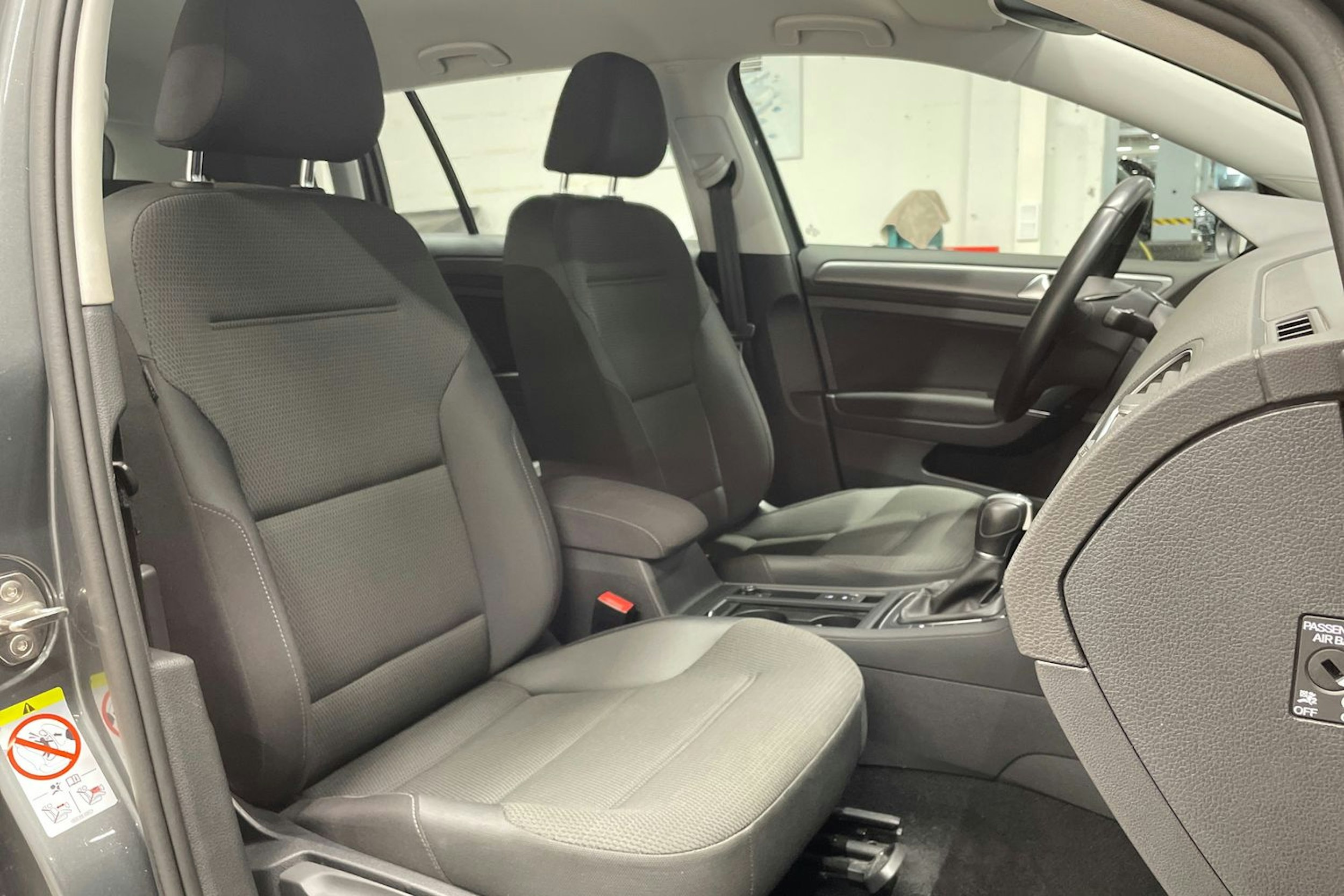 harmaa Volkswagen Golf 2019 kuva 26.