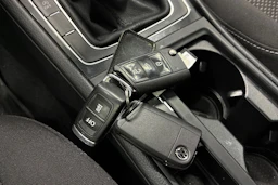 punainen Volkswagen Golf 2019 kuva 5.