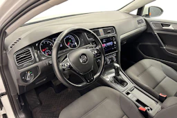 valkoinen Volkswagen Golf 2020 kuva 8.