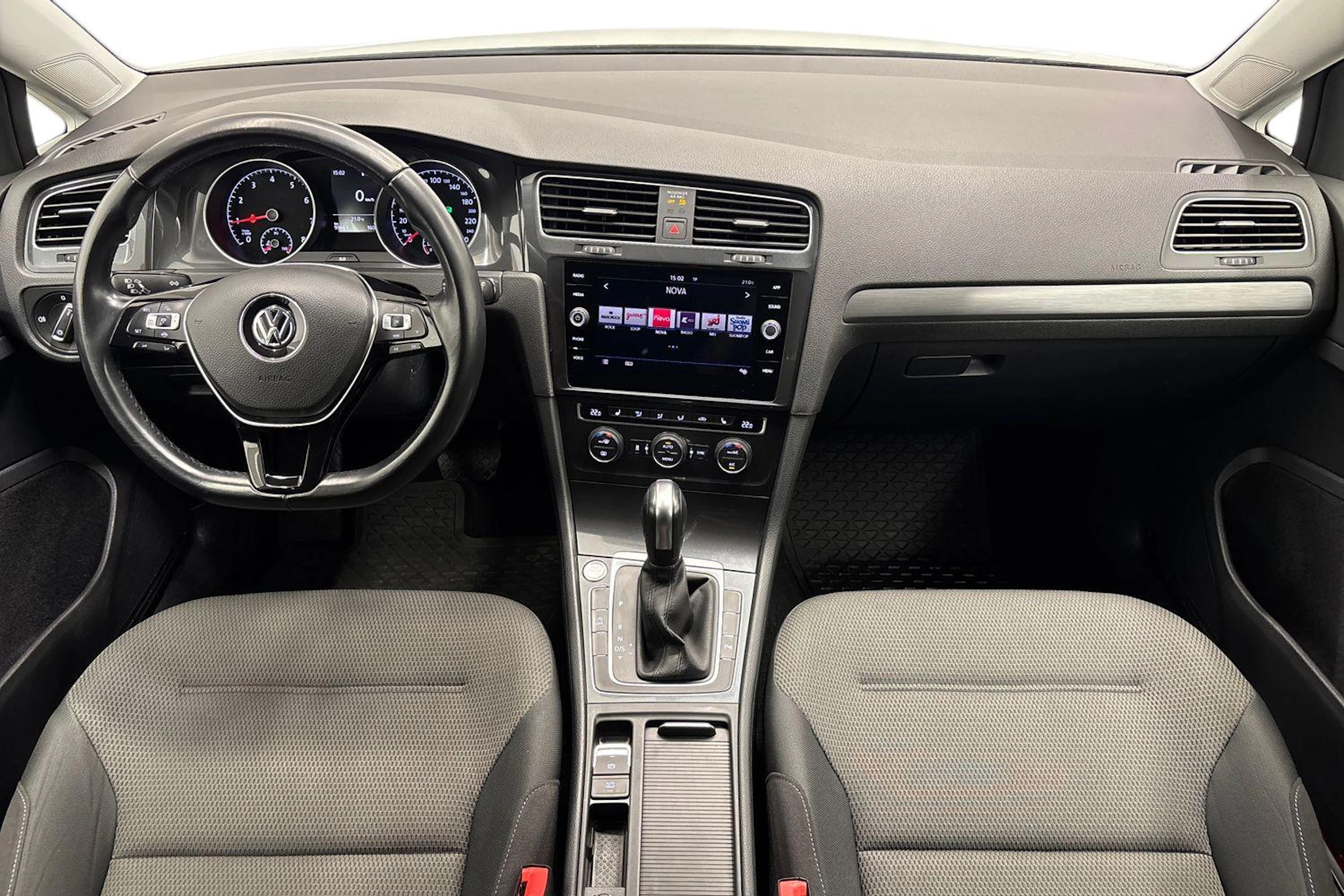 valkoinen Volkswagen Golf 2020 kuva 9.