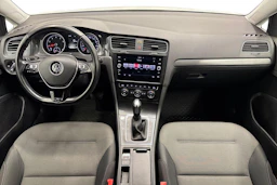 valkoinen Volkswagen Golf 2020 kuva 9.
