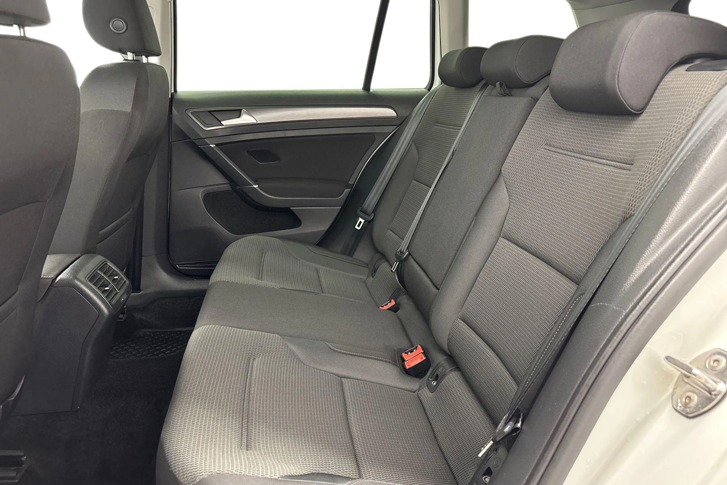 valkoinen Volkswagen Golf 2020 kuva 11.