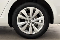 valkoinen Volkswagen Golf 2020 kuva 13.