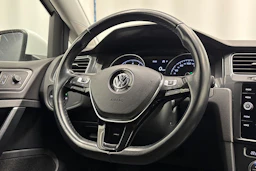 valkoinen Volkswagen Golf 2020 kuva 16.