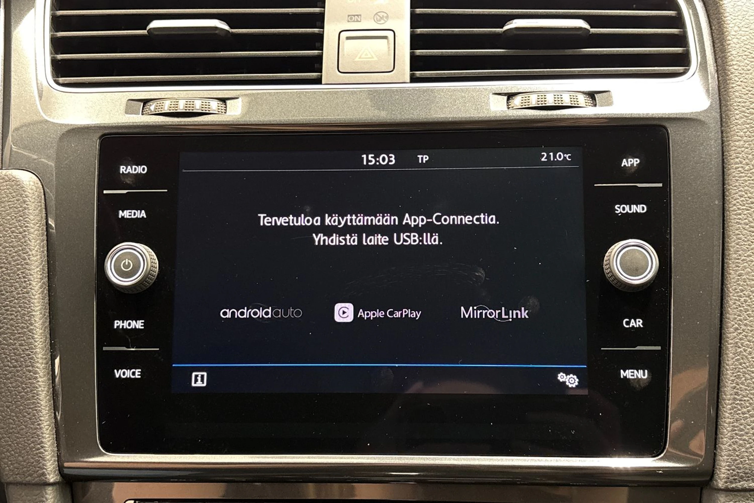valkoinen Volkswagen Golf 2020 kuva 22.