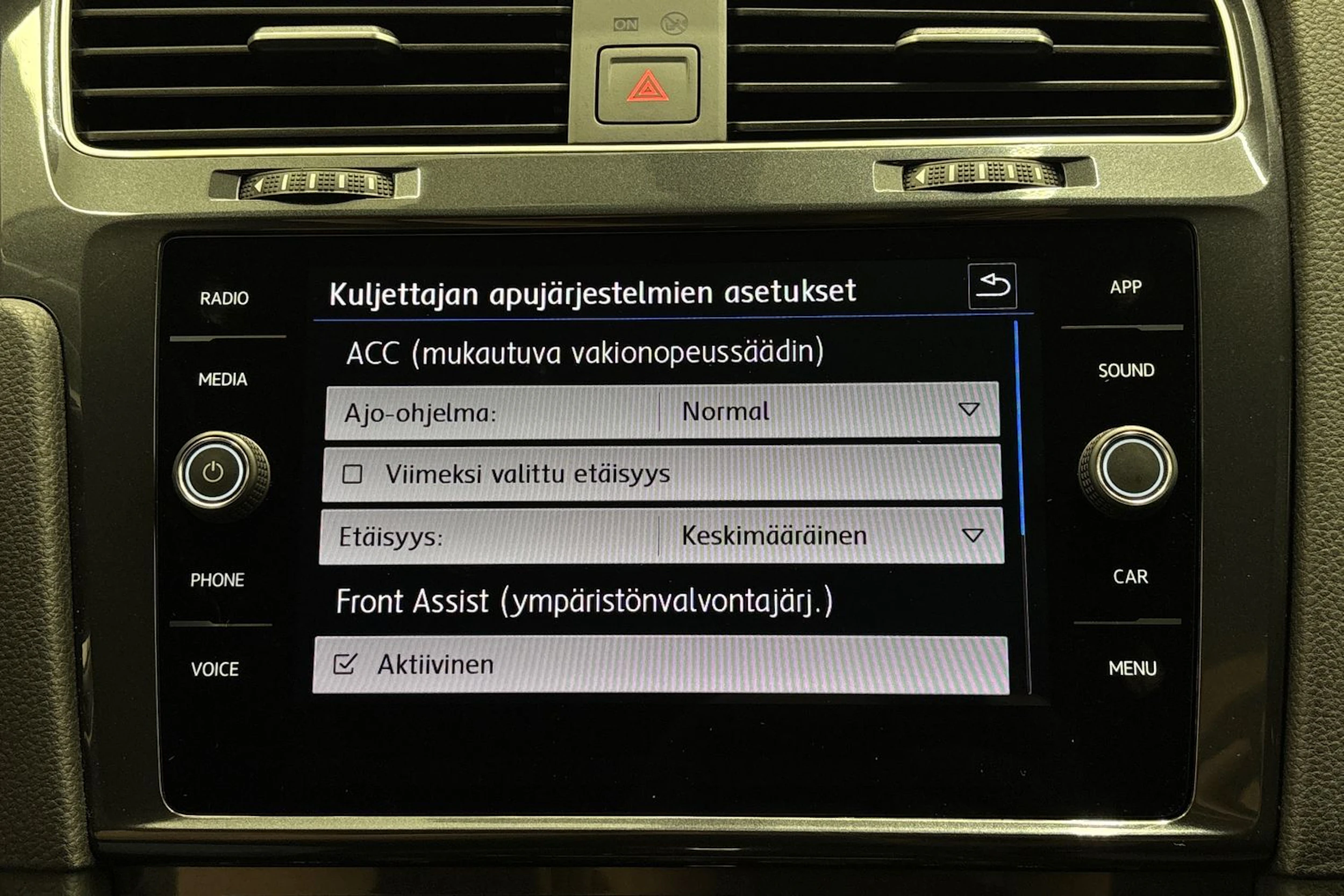 valkoinen Volkswagen Golf 2020 kuva 23.