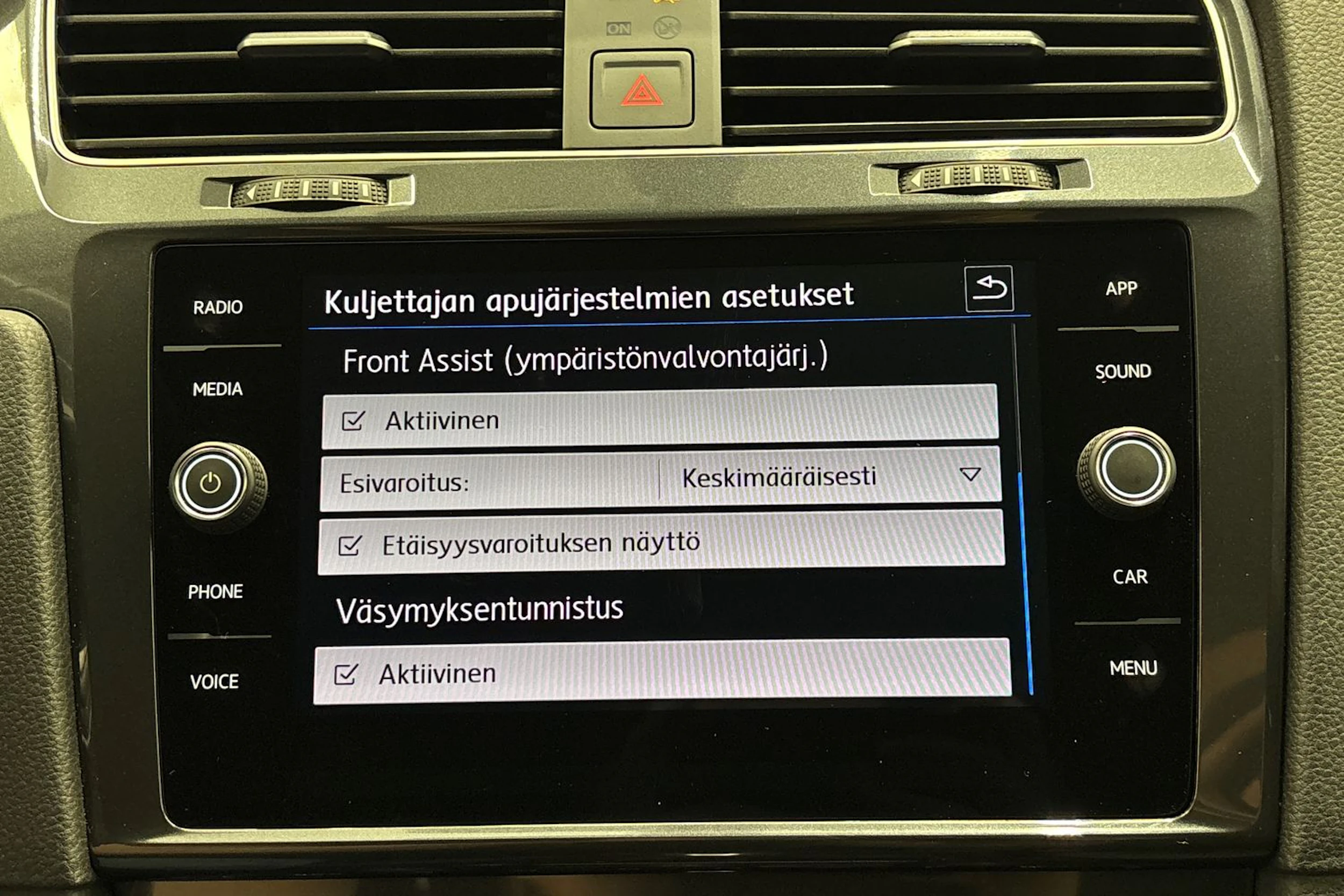 valkoinen Volkswagen Golf 2020 kuva 24.
