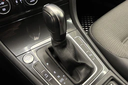 valkoinen Volkswagen Golf 2020 kuva 25.