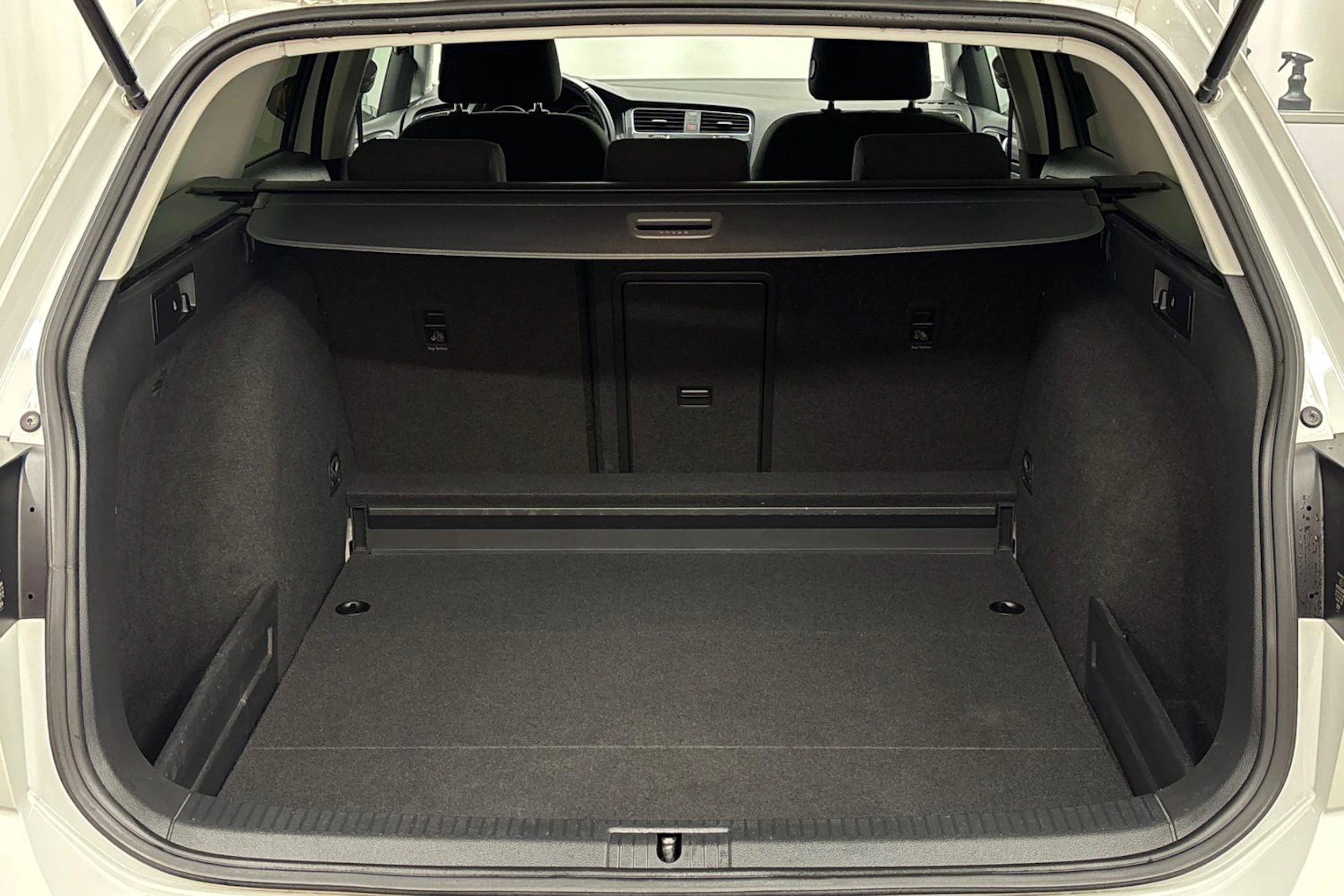 valkoinen Volkswagen Golf 2020 kuva 26.