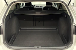 valkoinen Volkswagen Golf 2020 kuva 26.