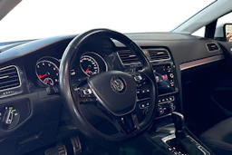 valkoinen Volkswagen Golf 2019 kuva 3.